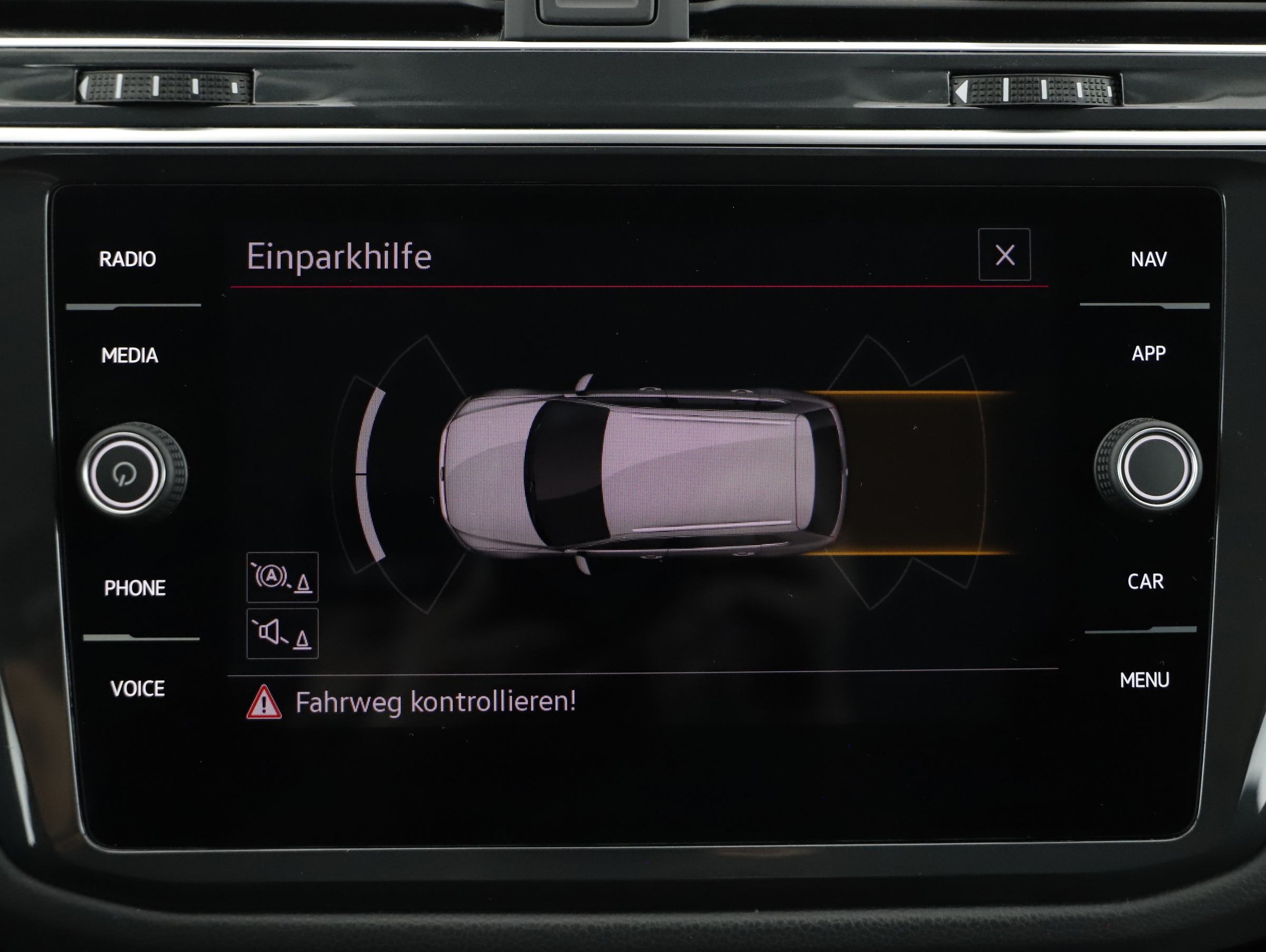 VW Tiguan 2.0 TDI BMT Elegance | Bild 19 von 24
