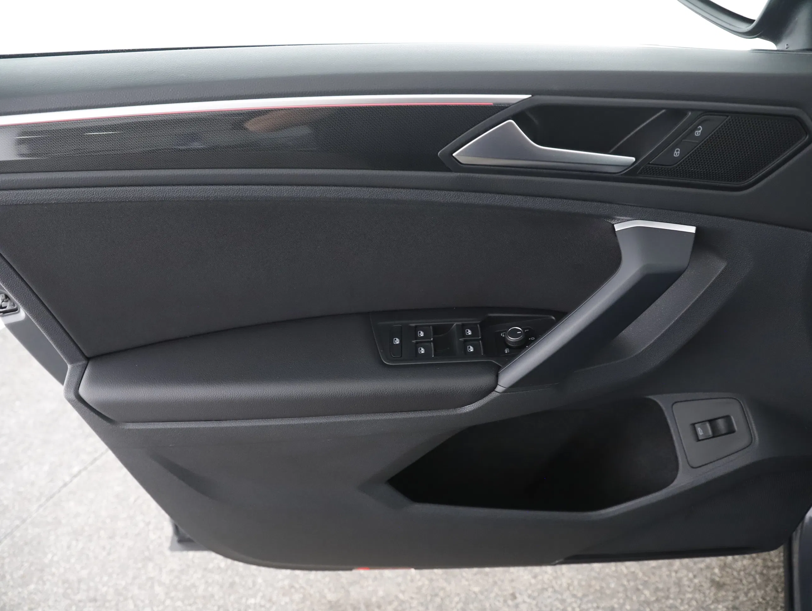 VW Tiguan 2.0 TDI BMT Elegance | Bild 10 von 28