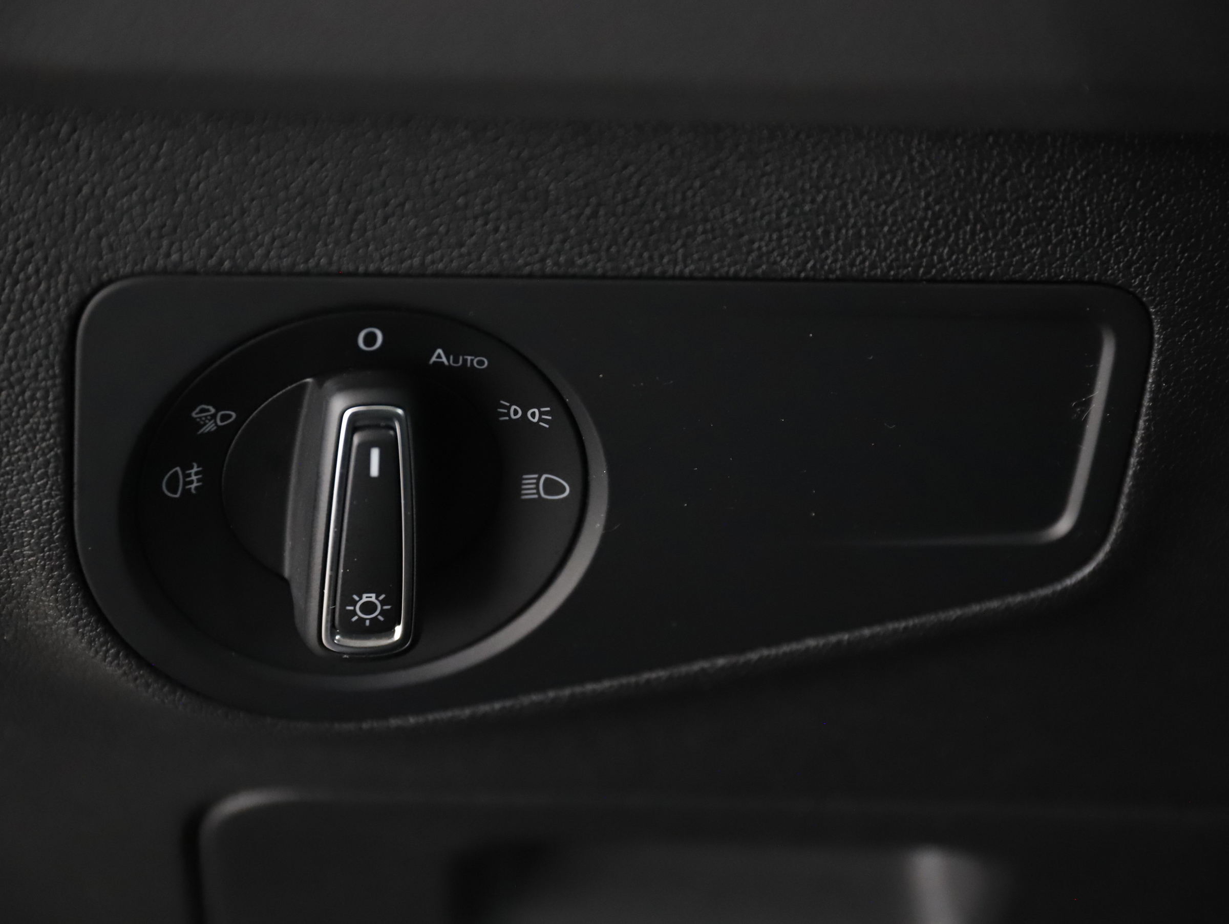 VW Tiguan 2.0 TDI BMT Elegance | Bild 12 von 28