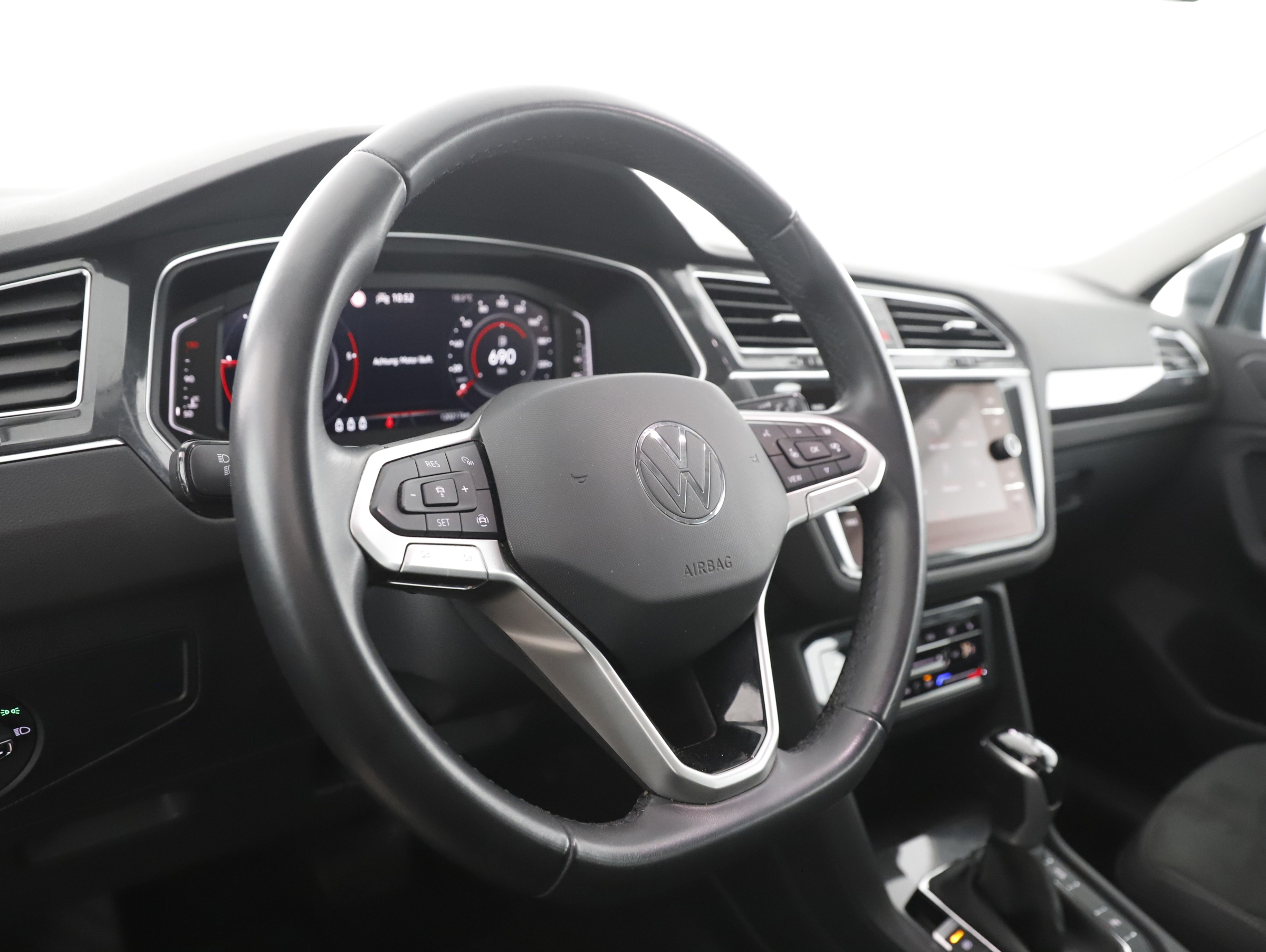 VW Tiguan 2.0 TDI BMT Elegance | Bild 16 von 28