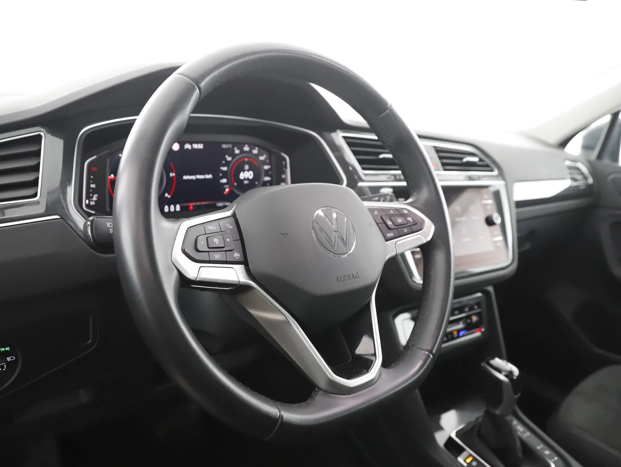 VW Tiguan 2.0 TDI BMT Elegance | Bild 16 von 28