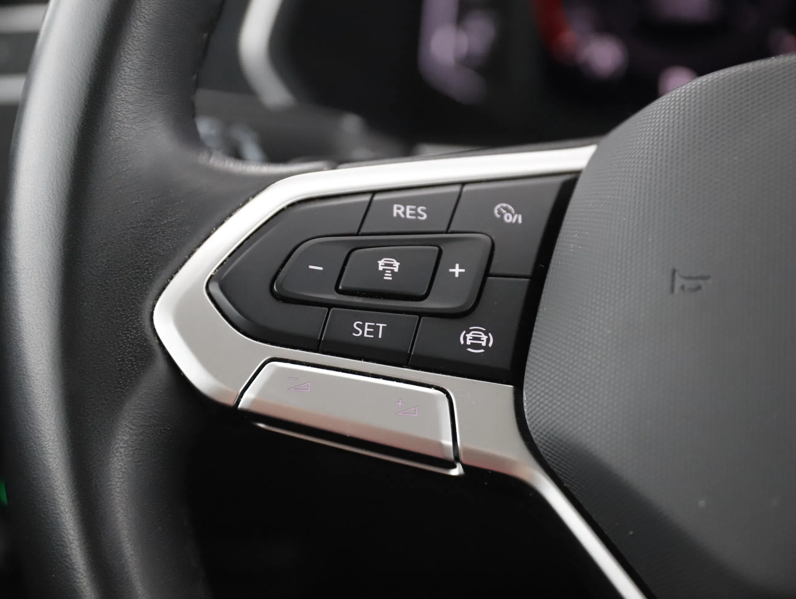 VW Tiguan 2.0 TDI BMT Elegance | Bild 17 von 28