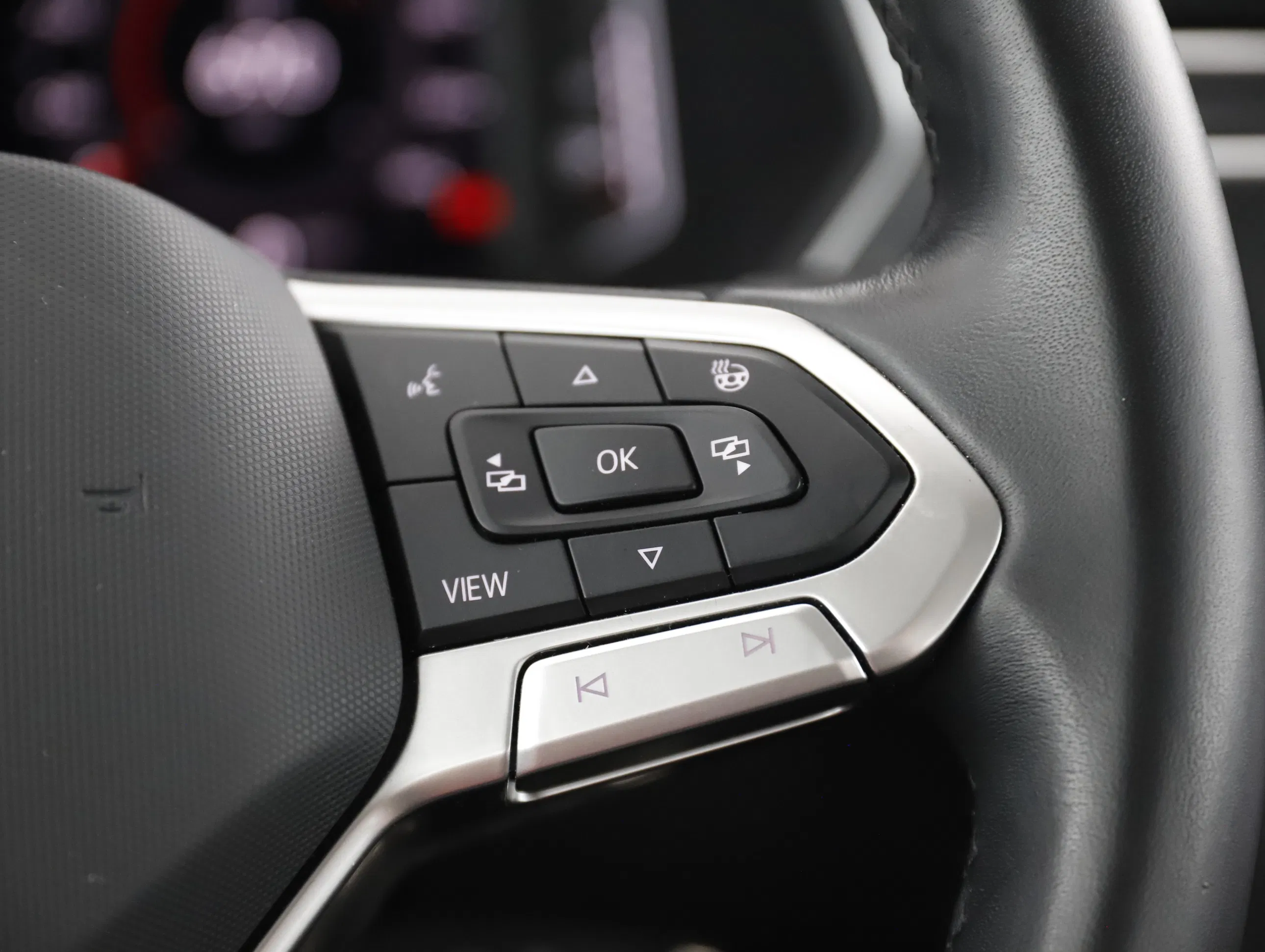 VW Tiguan 2.0 TDI BMT Elegance | Bild 18 von 28