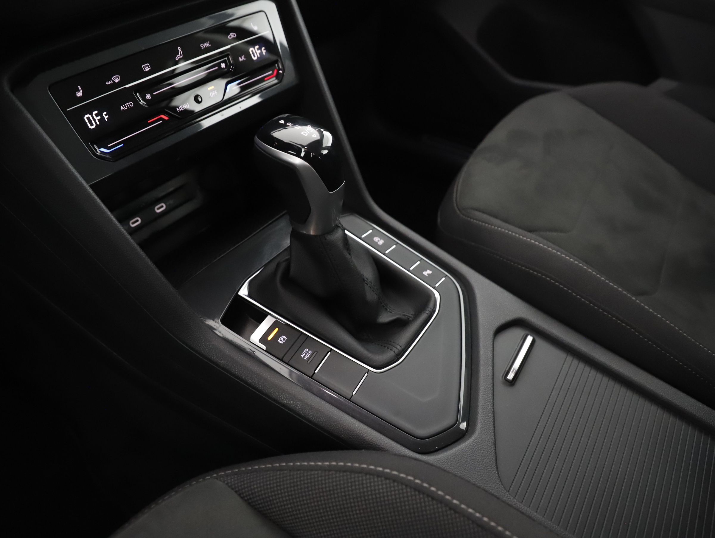 VW Tiguan 2.0 TDI BMT Elegance | Bild 23 von 28