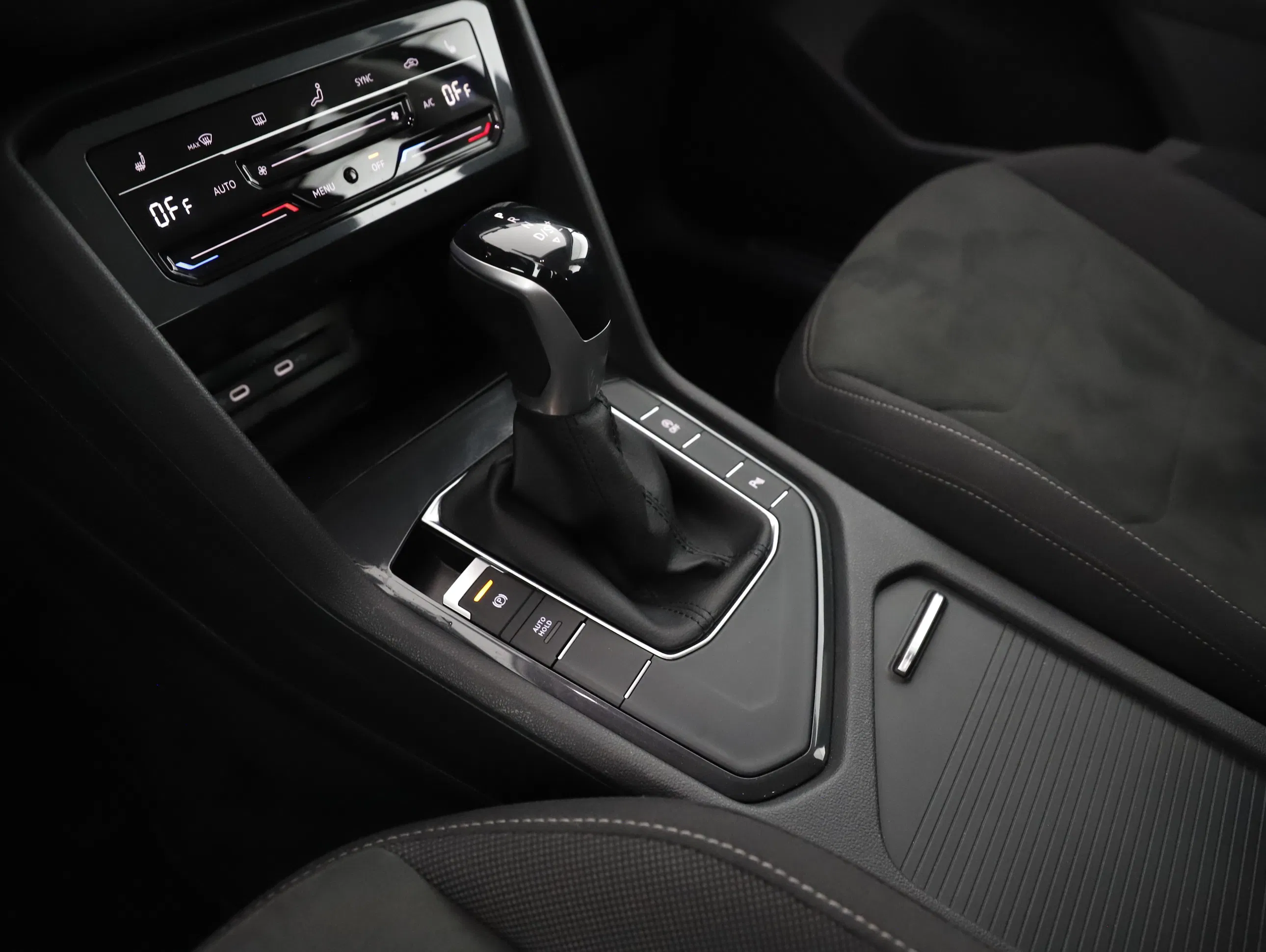 VW Tiguan 2.0 TDI BMT Elegance | Bild 23 von 28