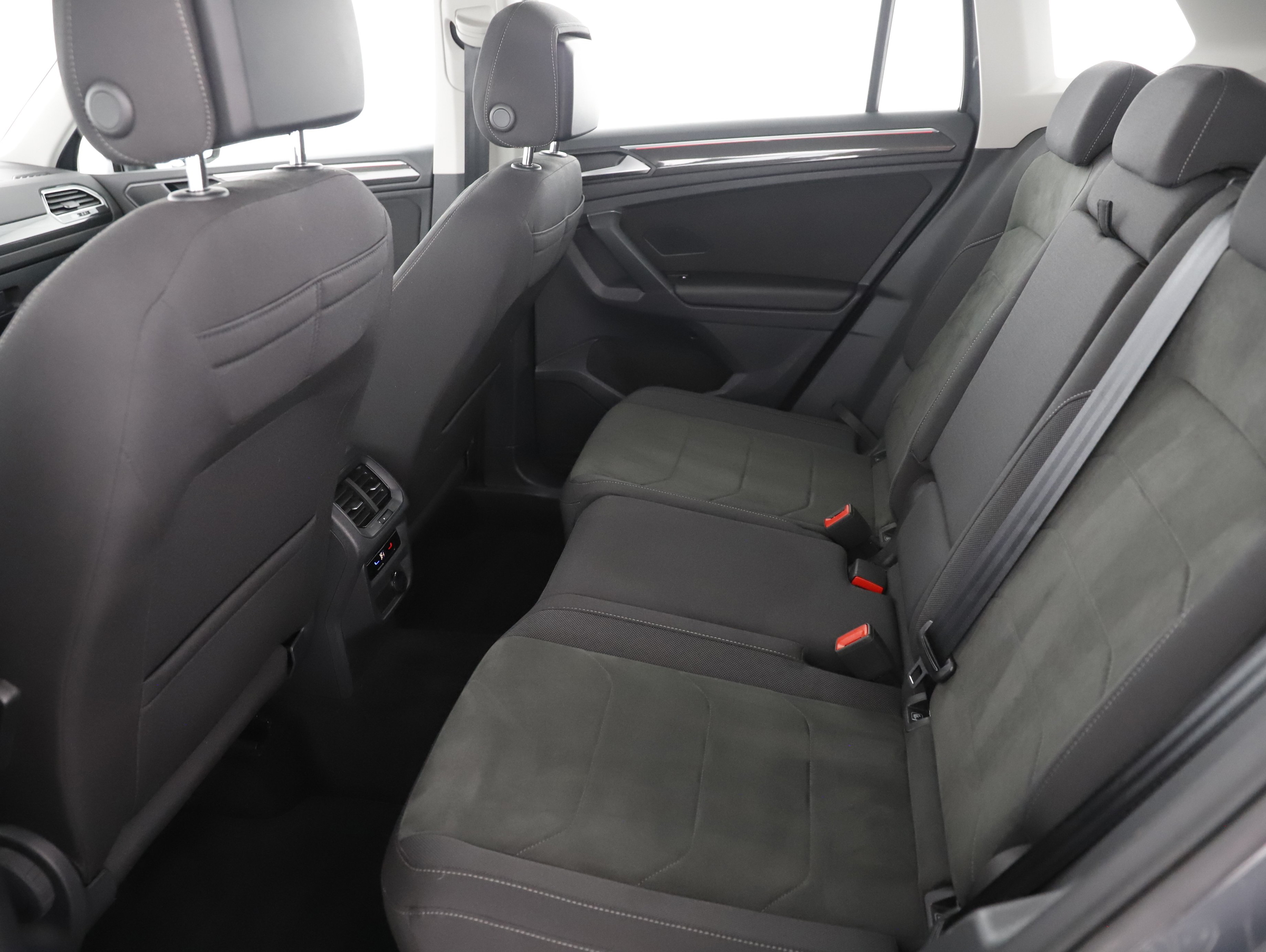 VW Tiguan 2.0 TDI BMT Elegance | Bild 24 von 28