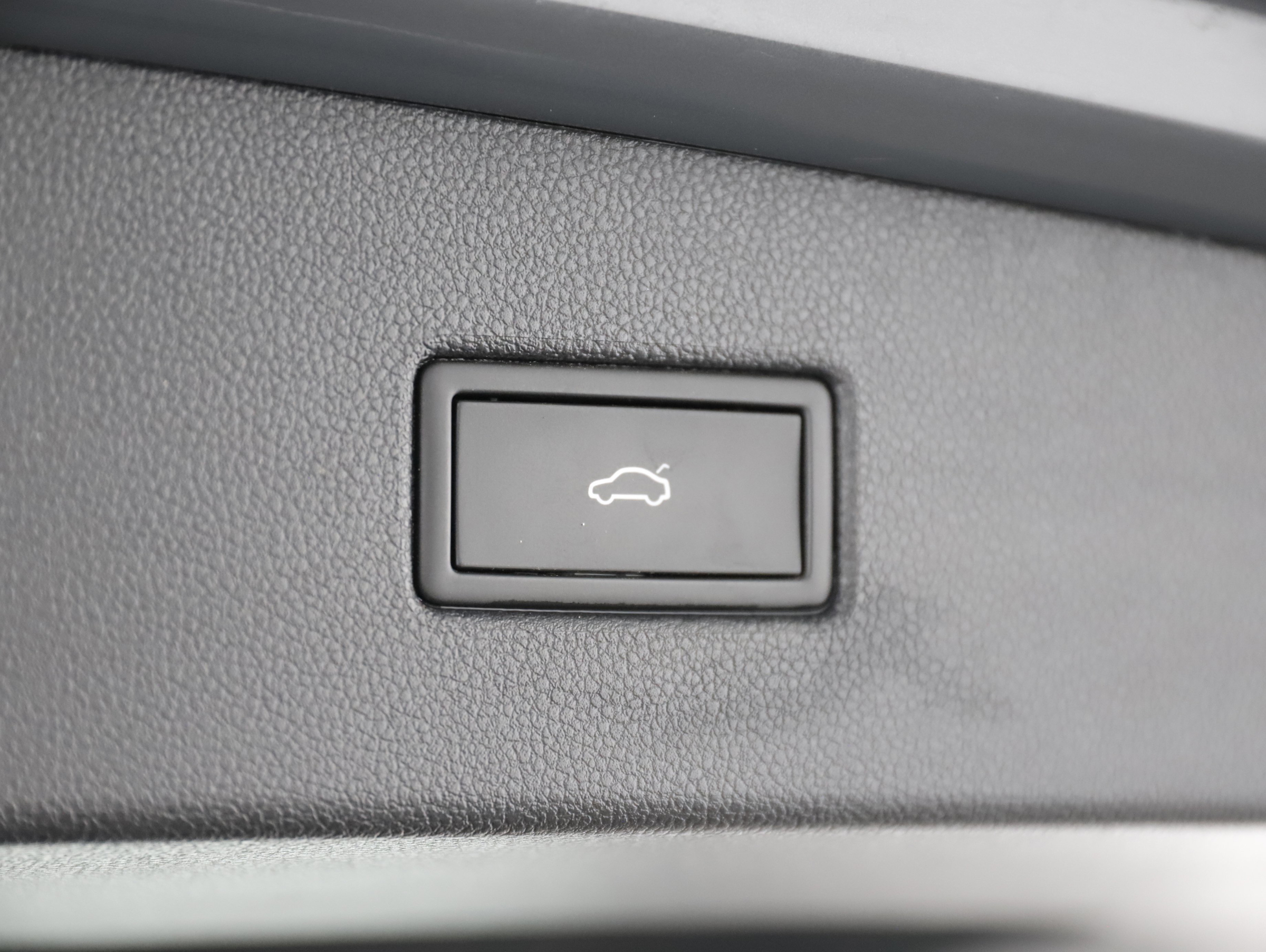 VW Tiguan 2.0 TDI BMT Elegance | Bild 26 von 28