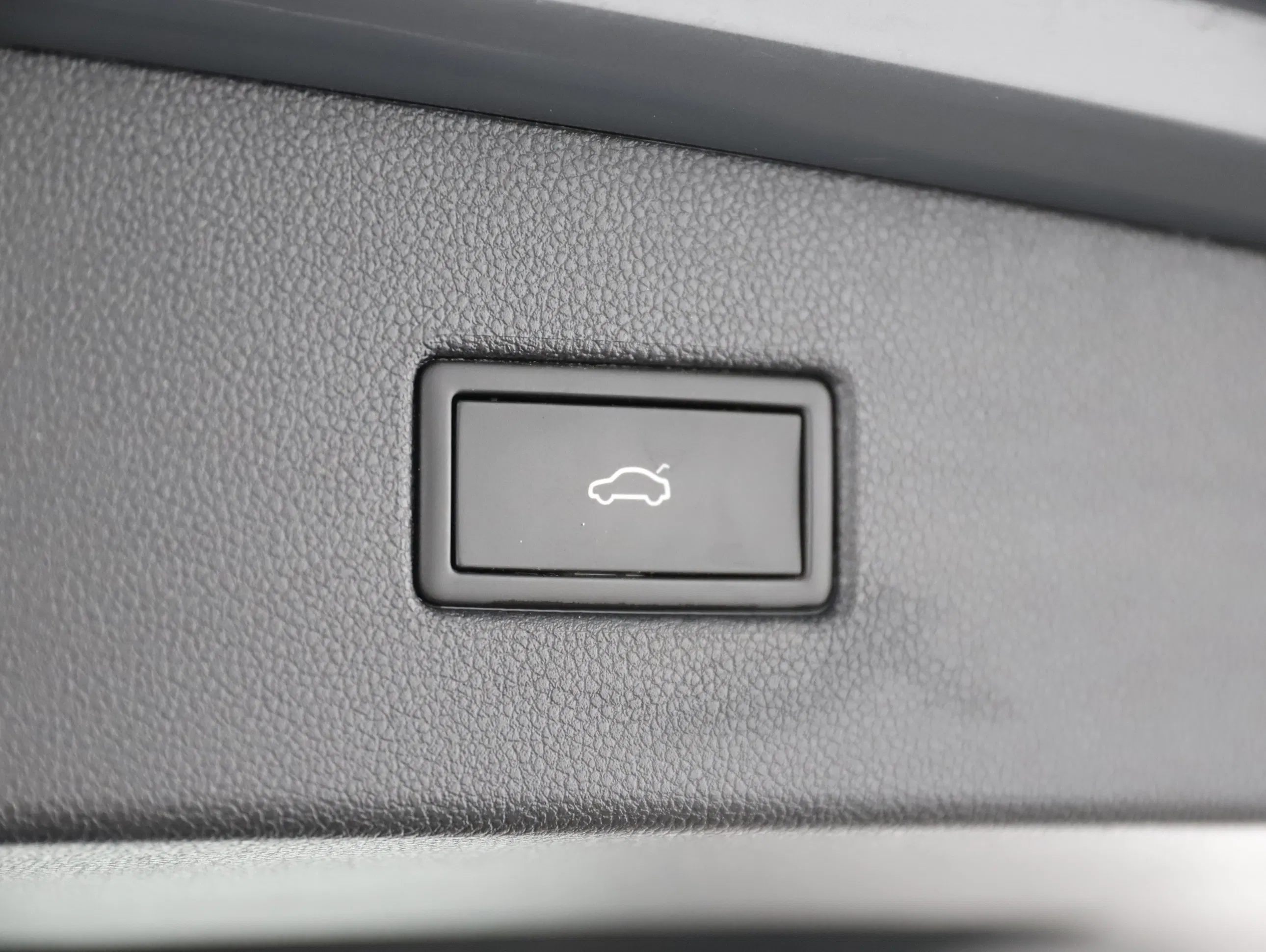 VW Tiguan 2.0 TDI BMT Elegance | Bild 26 von 28