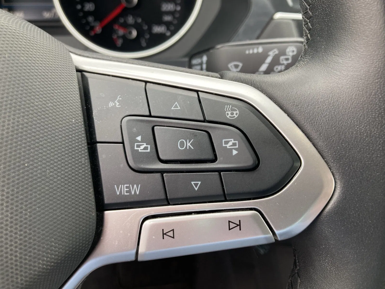 VW Tiguan Life 2.0 TDI | Bild 14 von 20