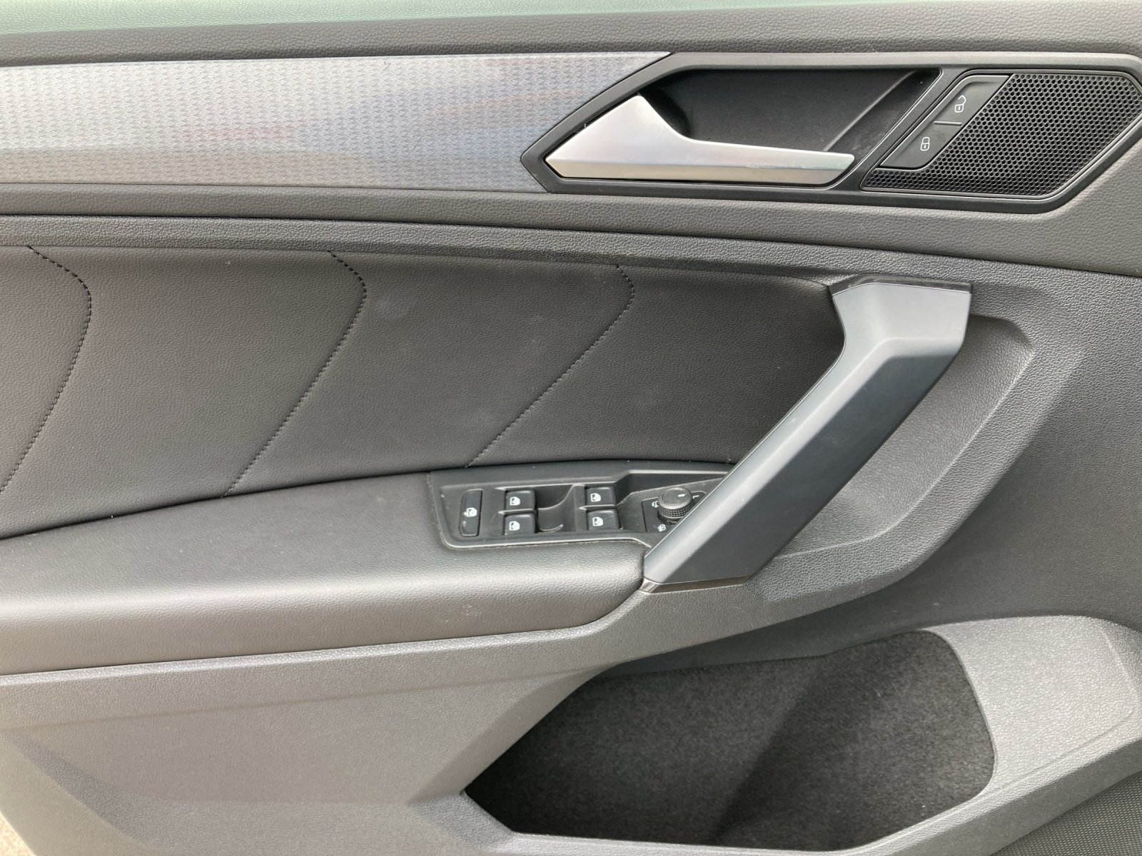 VW Tiguan Life 2.0 TDI | Bild 8 von 20