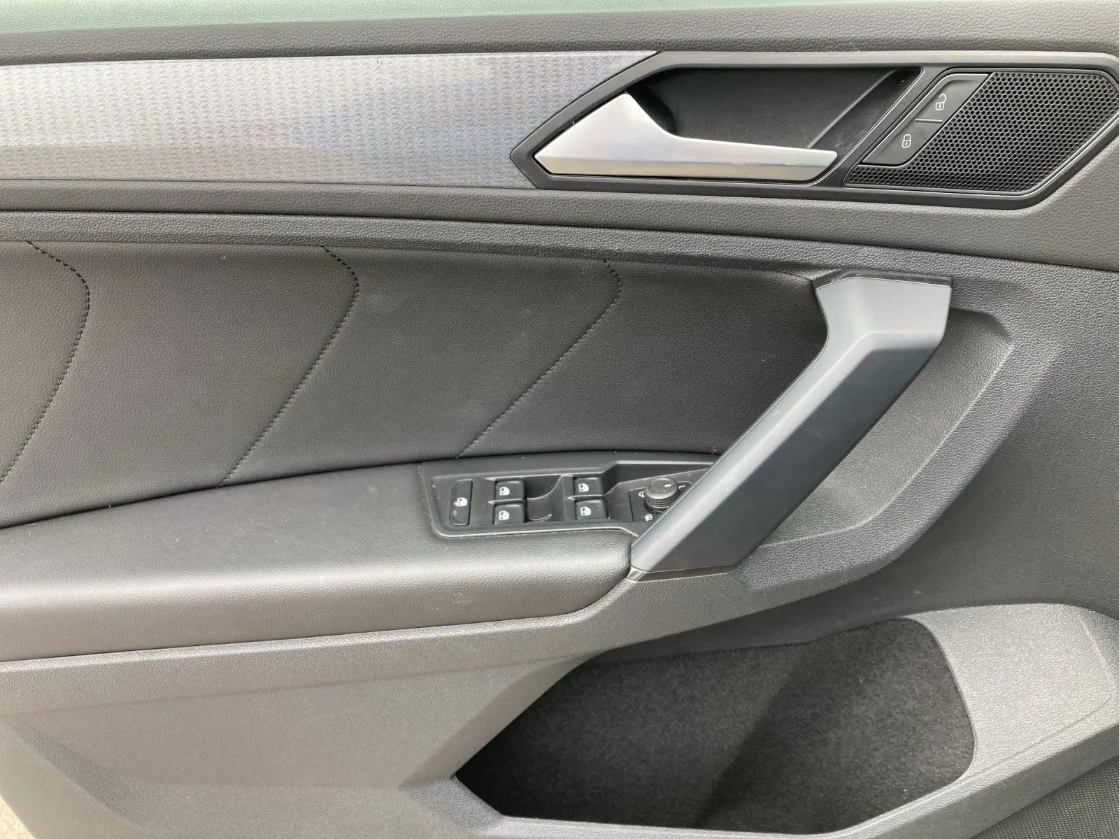 VW Tiguan Life 2.0 TDI | Bild 8 von 20