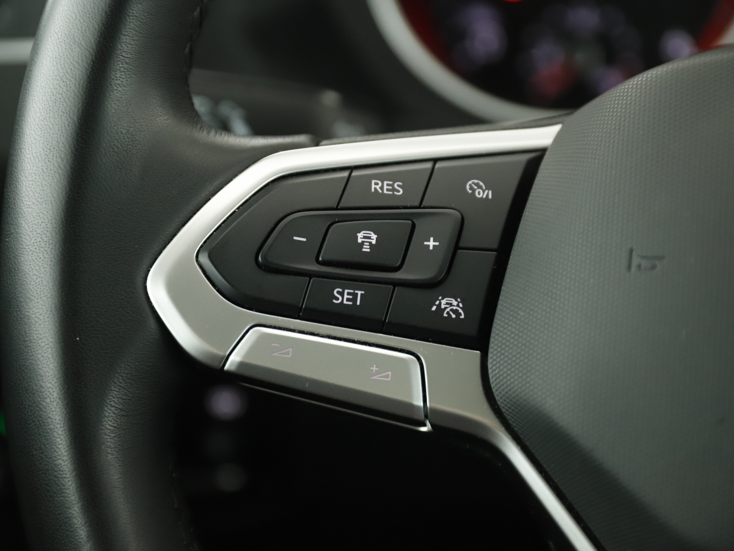 VW Tiguan 2.0 TDI BMT Life | Bild 13 von 24