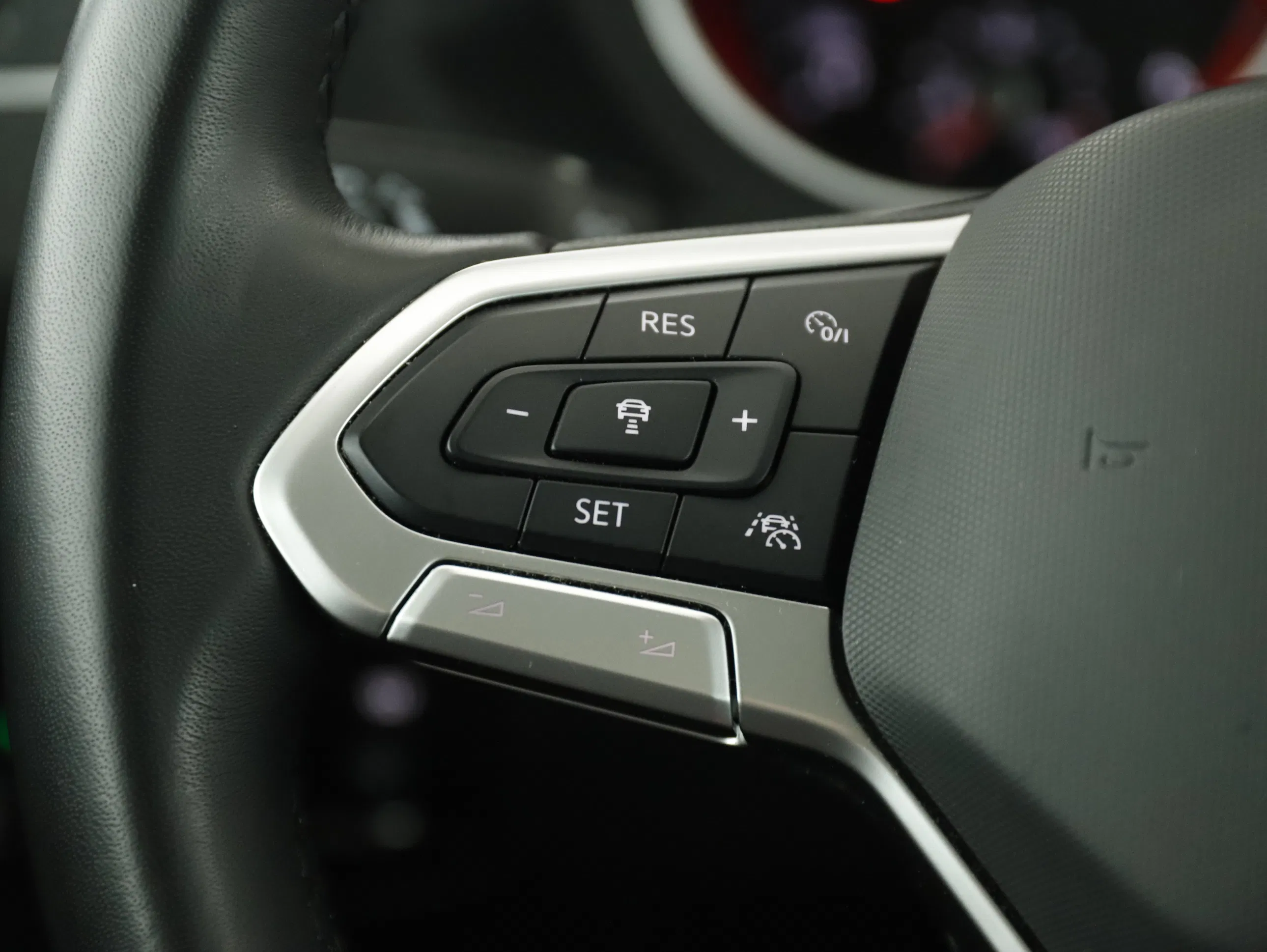 VW Tiguan 2.0 TDI BMT Life | Bild 13 von 24