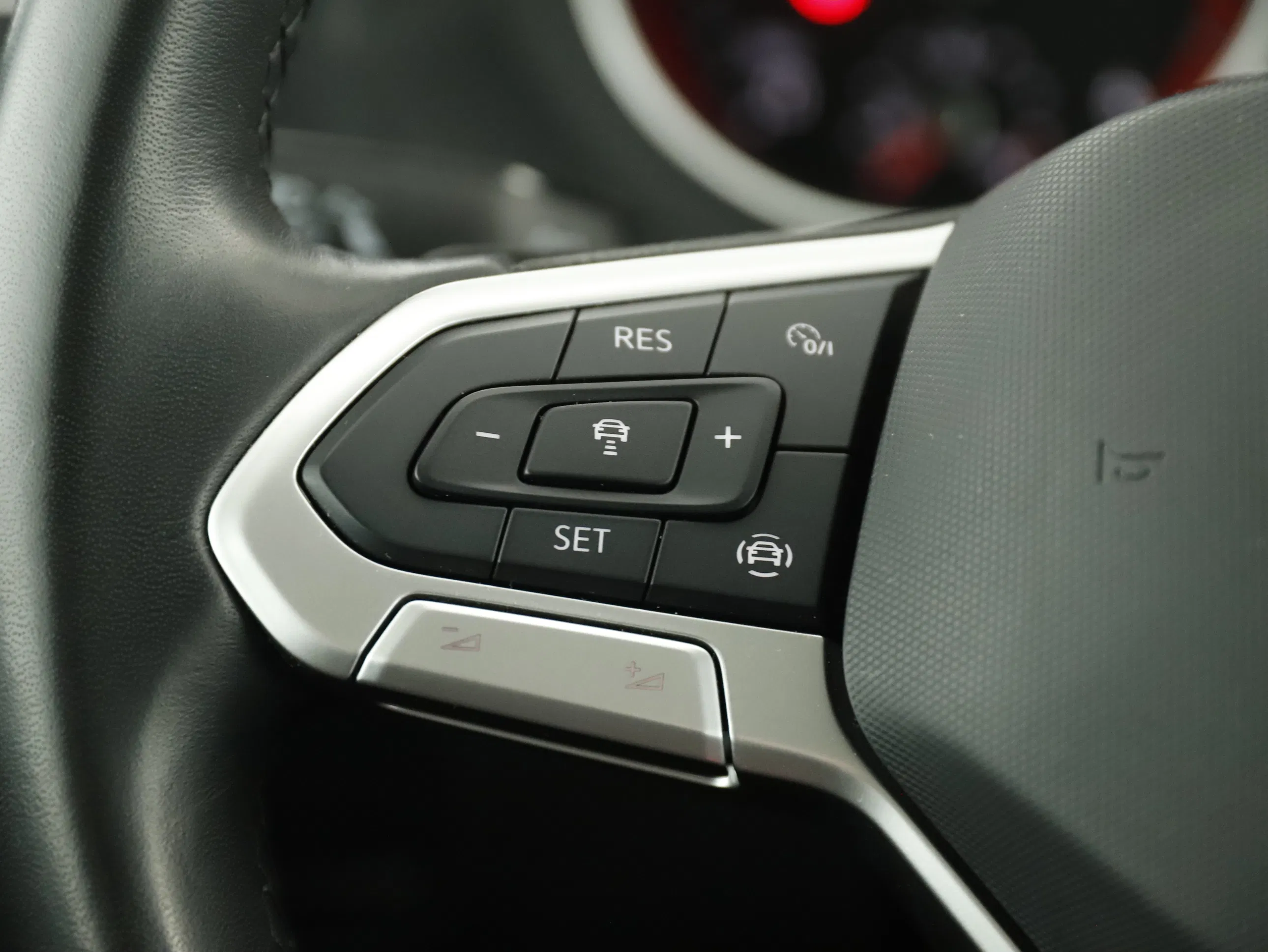 VW Tiguan Life TDI 4MOTION DSG | Bild 18 von 29