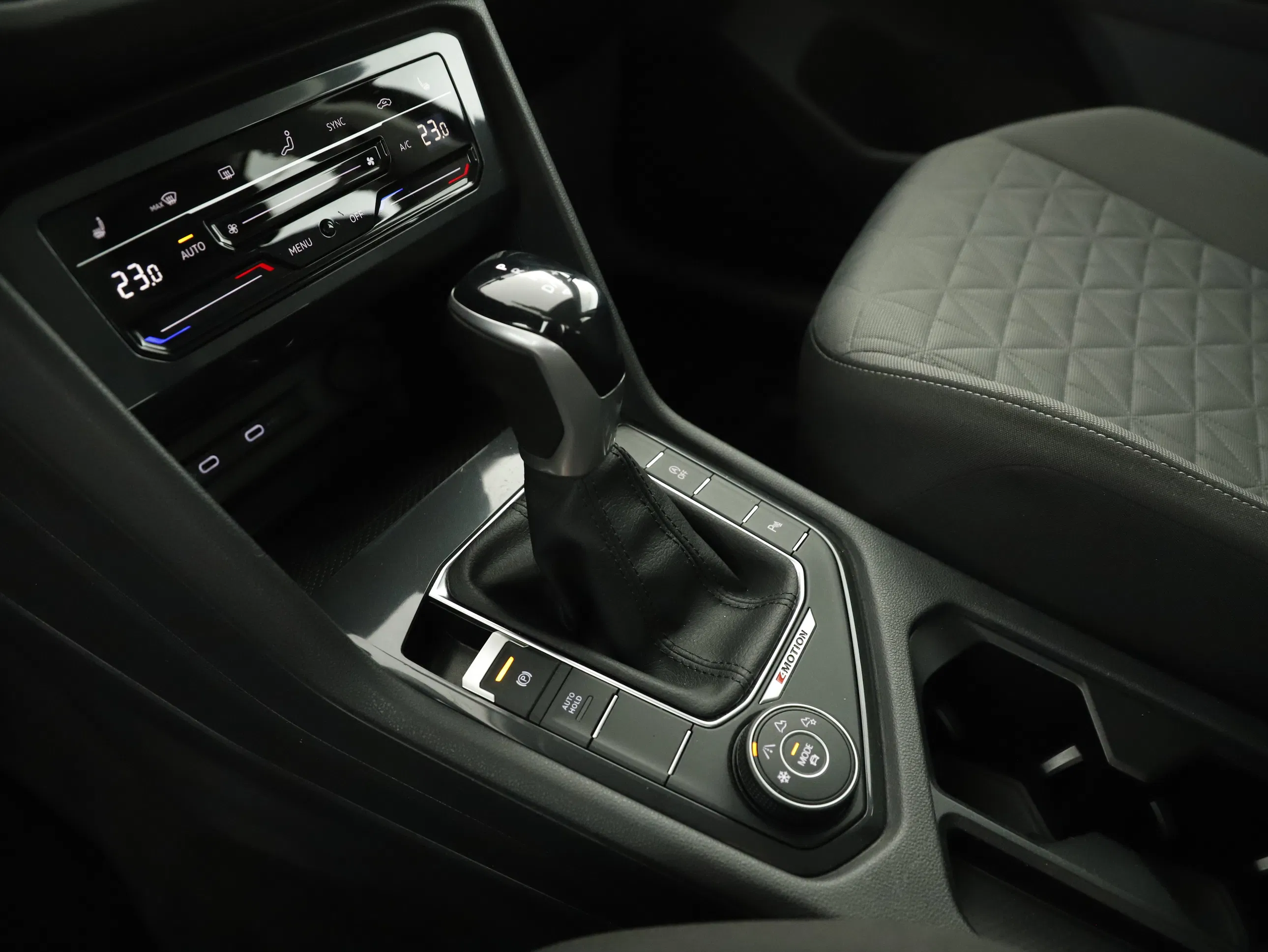 VW Tiguan Life TDI 4MOTION DSG | Bild 24 von 29