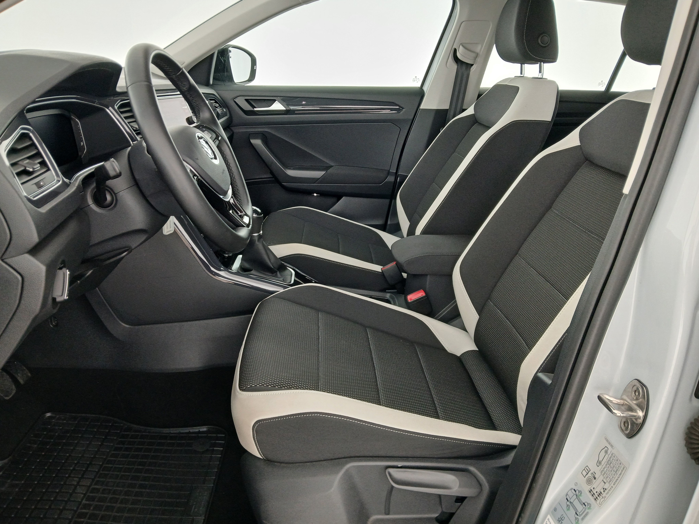 VW T-Roc 1.5 TSI ACT Sport | Bild 14 von 31