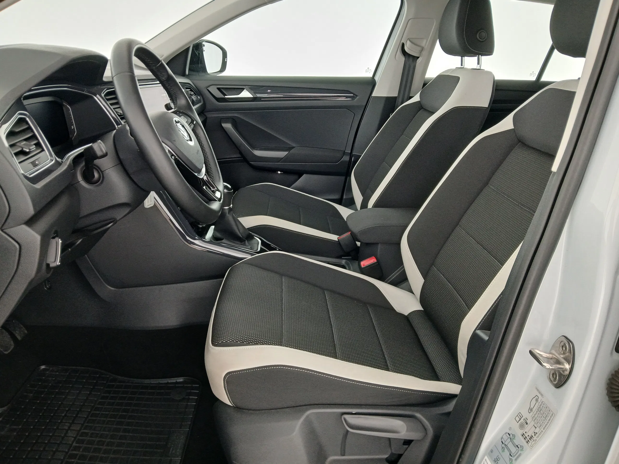 VW T-Roc 1.5 TSI ACT Sport | Bild 14 von 31