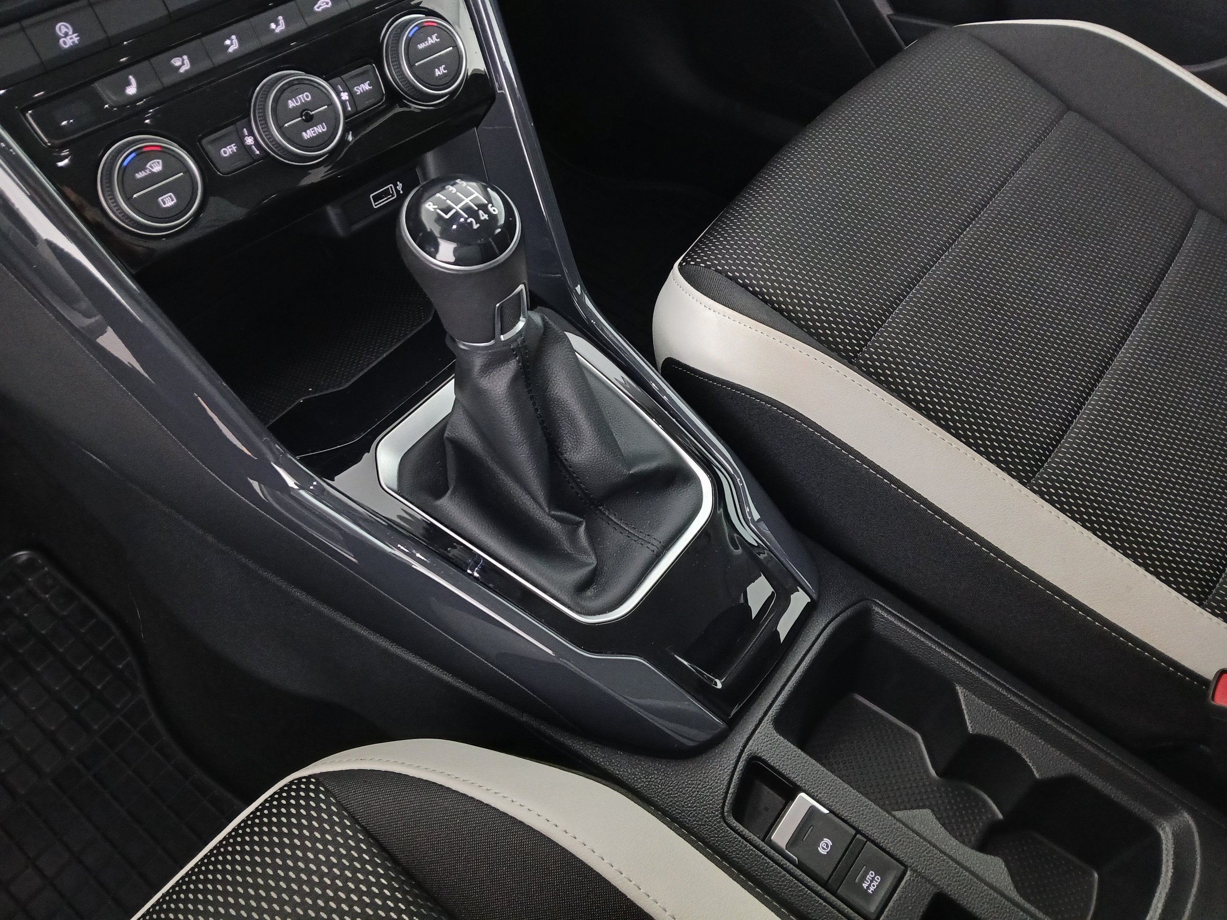 VW T-Roc 1.5 TSI ACT Sport | Bild 26 von 31