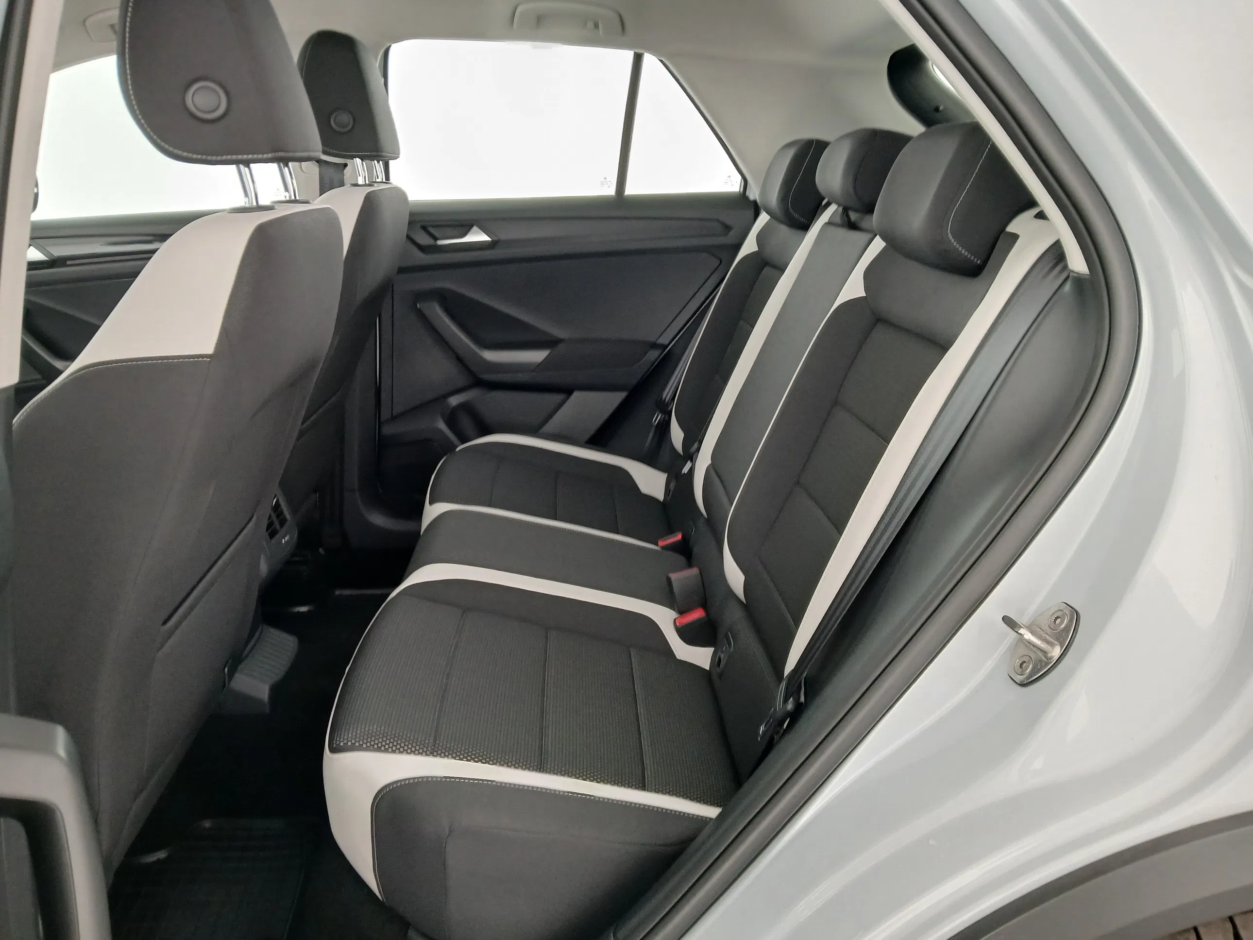 VW T-Roc 1.5 TSI ACT Sport | Bild 27 von 31