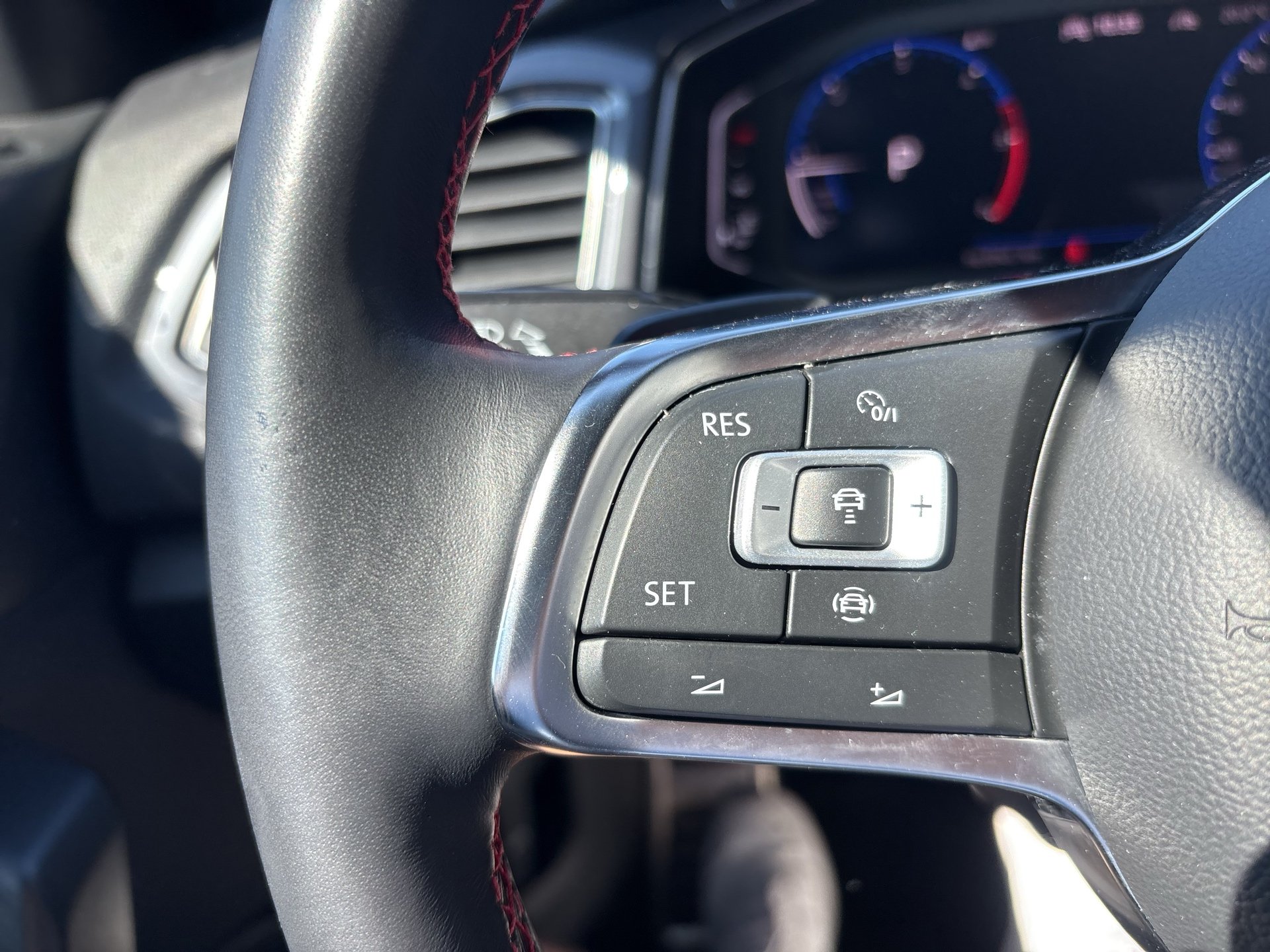 VW T-Roc 2.0 TDI 4Motion Sport | Bild 13 von 22