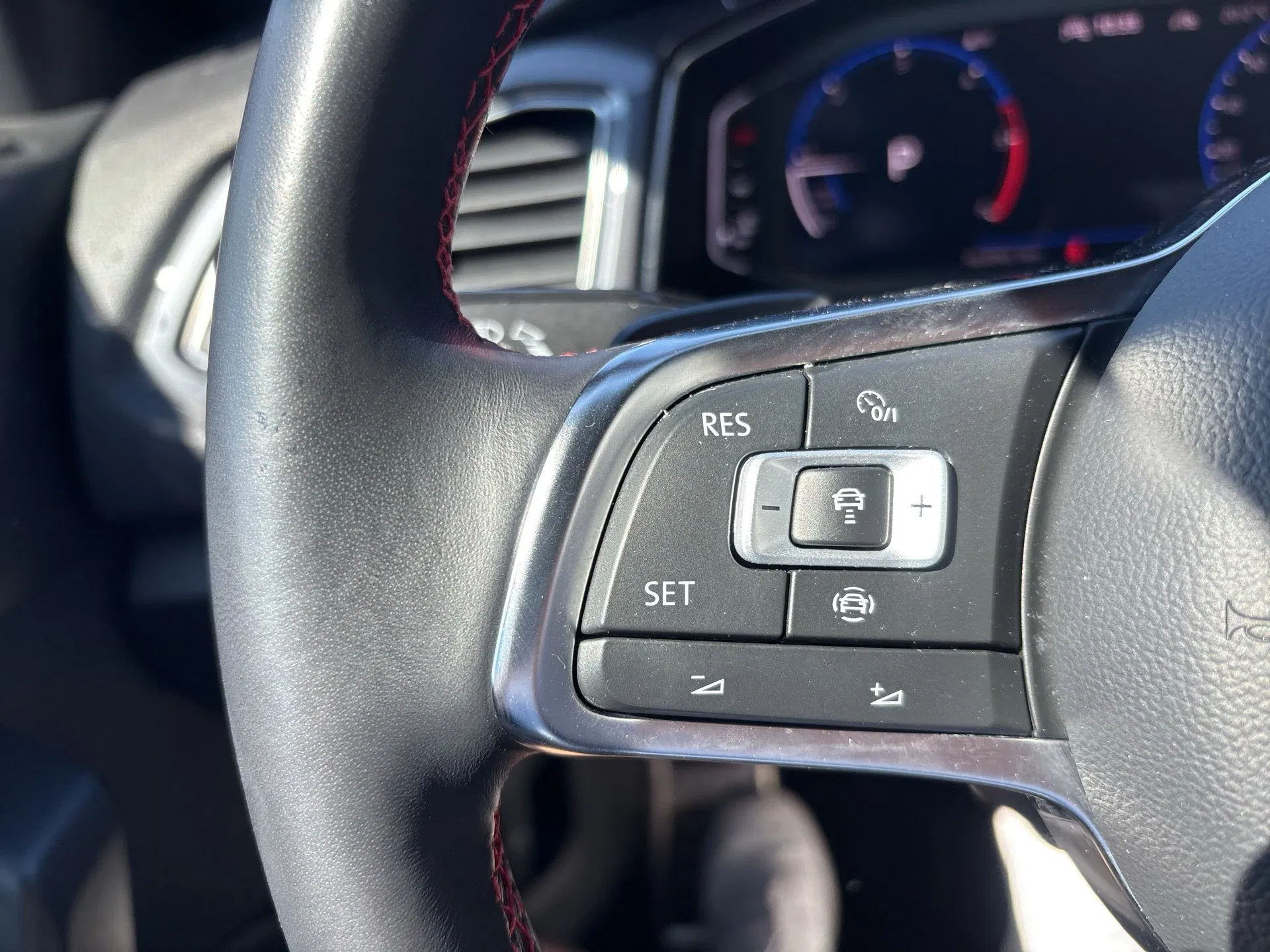 VW T-Roc 2.0 TDI 4Motion Sport | Bild 13 von 22