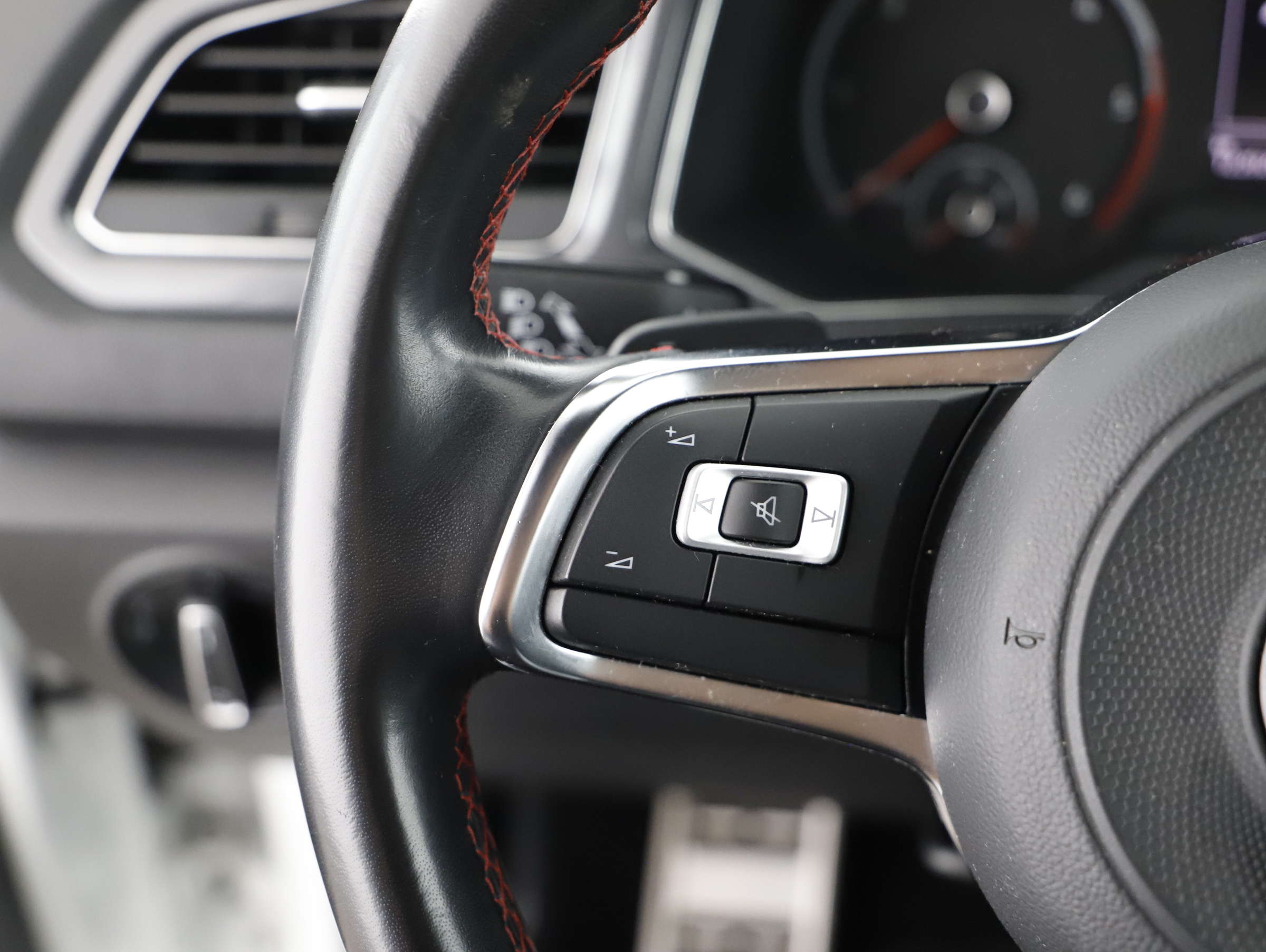 VW T-Roc 2.0 TDI 4Motion Sport | Bild 18 von 29