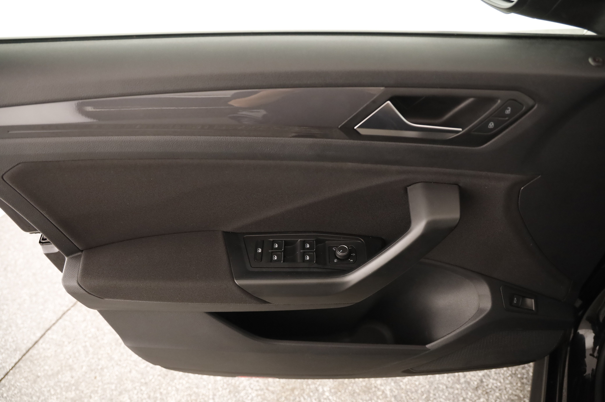 VW T-Roc 1.5 TSI ACT Sport | Bild 6 von 31