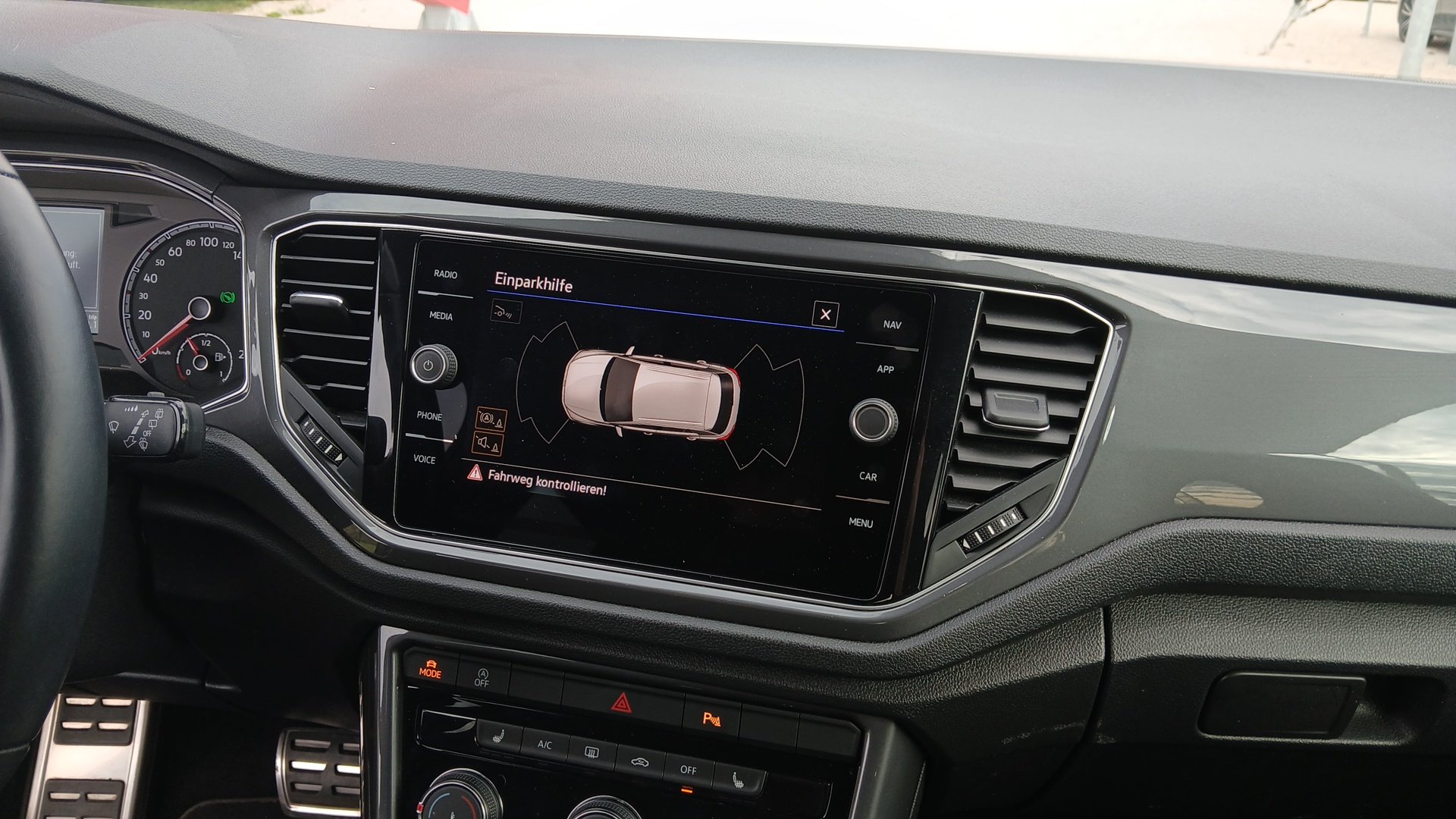 VW T-Roc 1.5 TSI ACT Sport | Bild 15 von 22