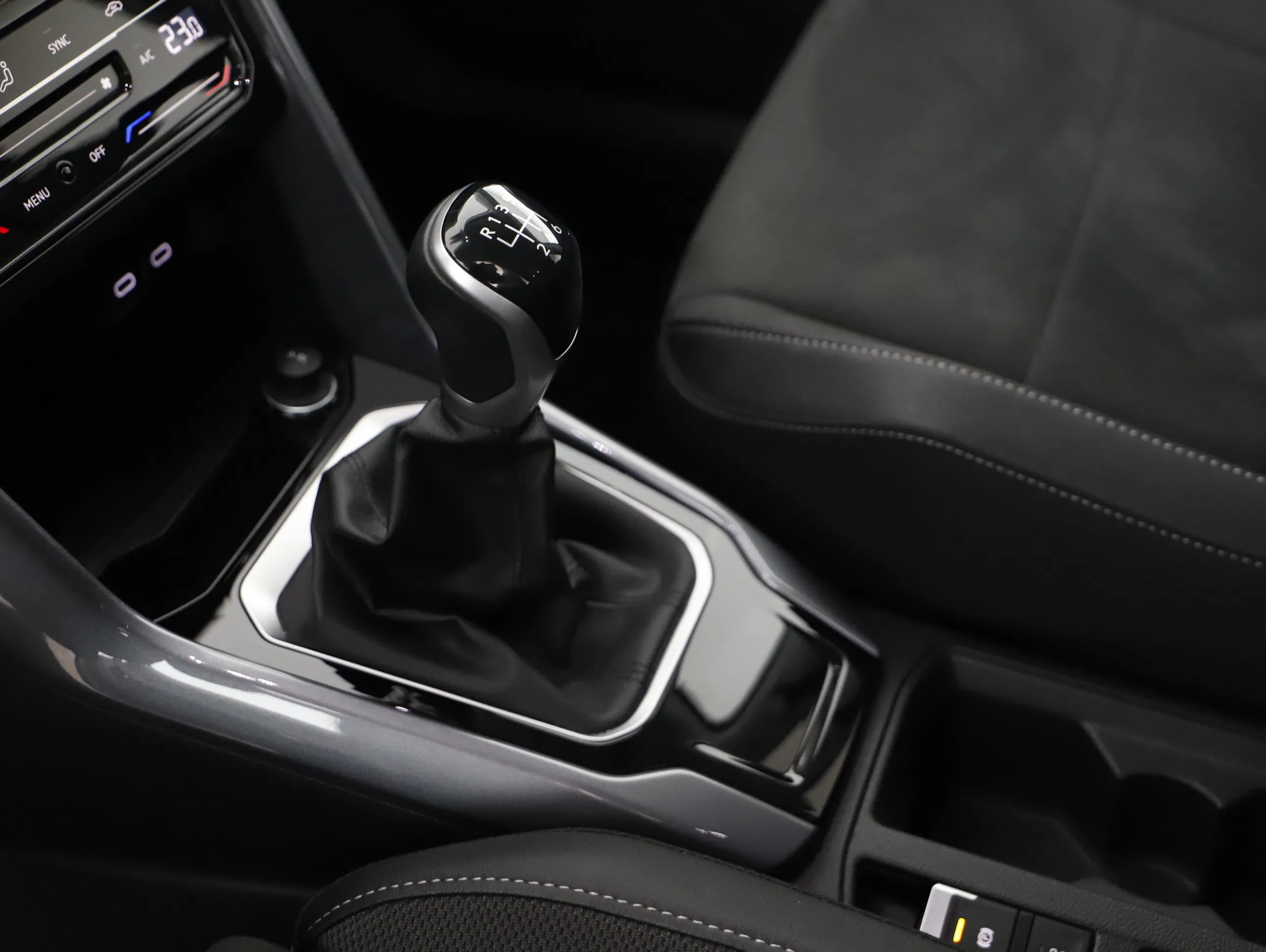 VW T-Roc 1.0 TSI Style | Bild 13 von 25