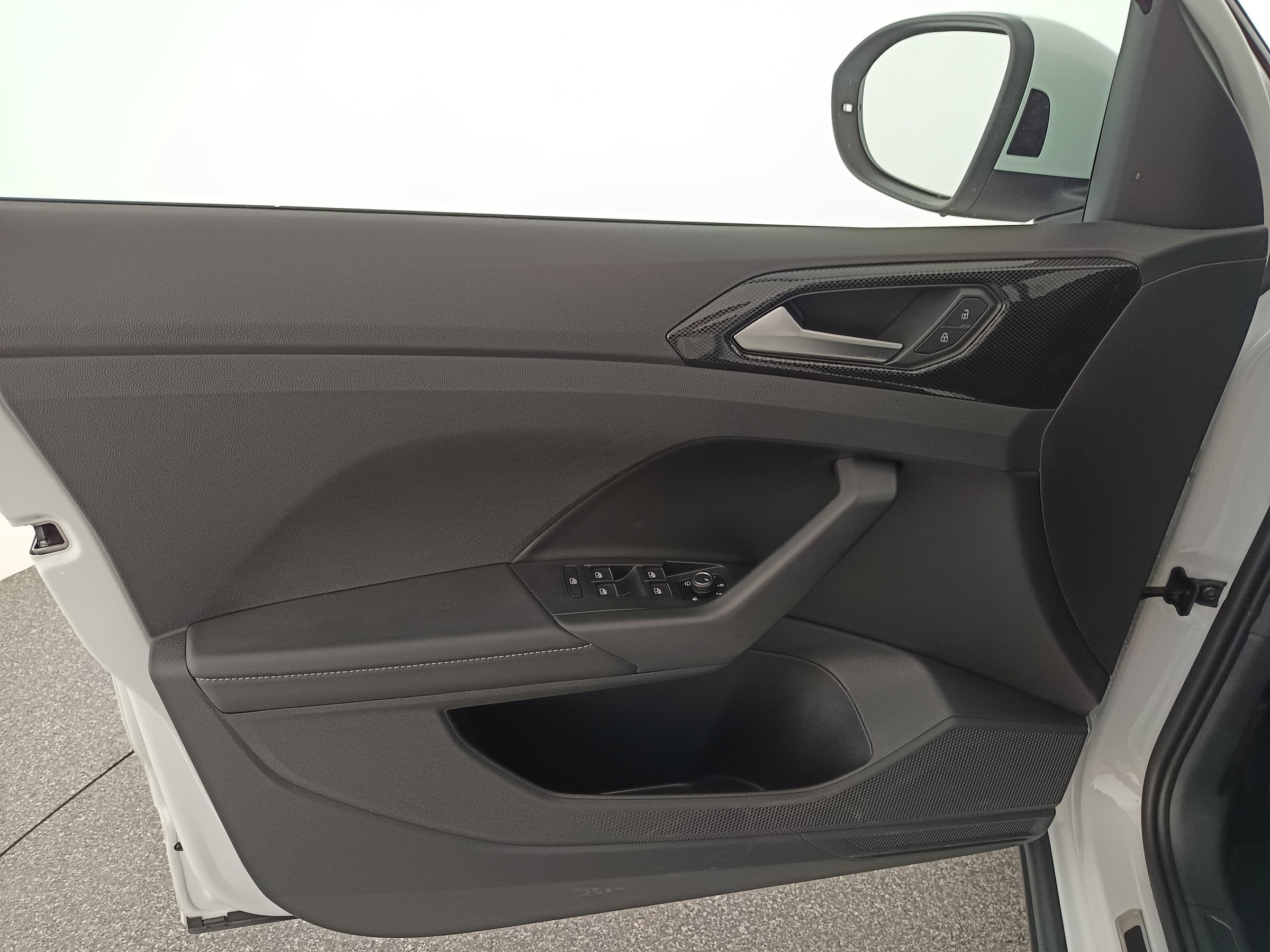 VW T-Cross 1.0 TSI 85 kW R-Line | Bild 11 von 30