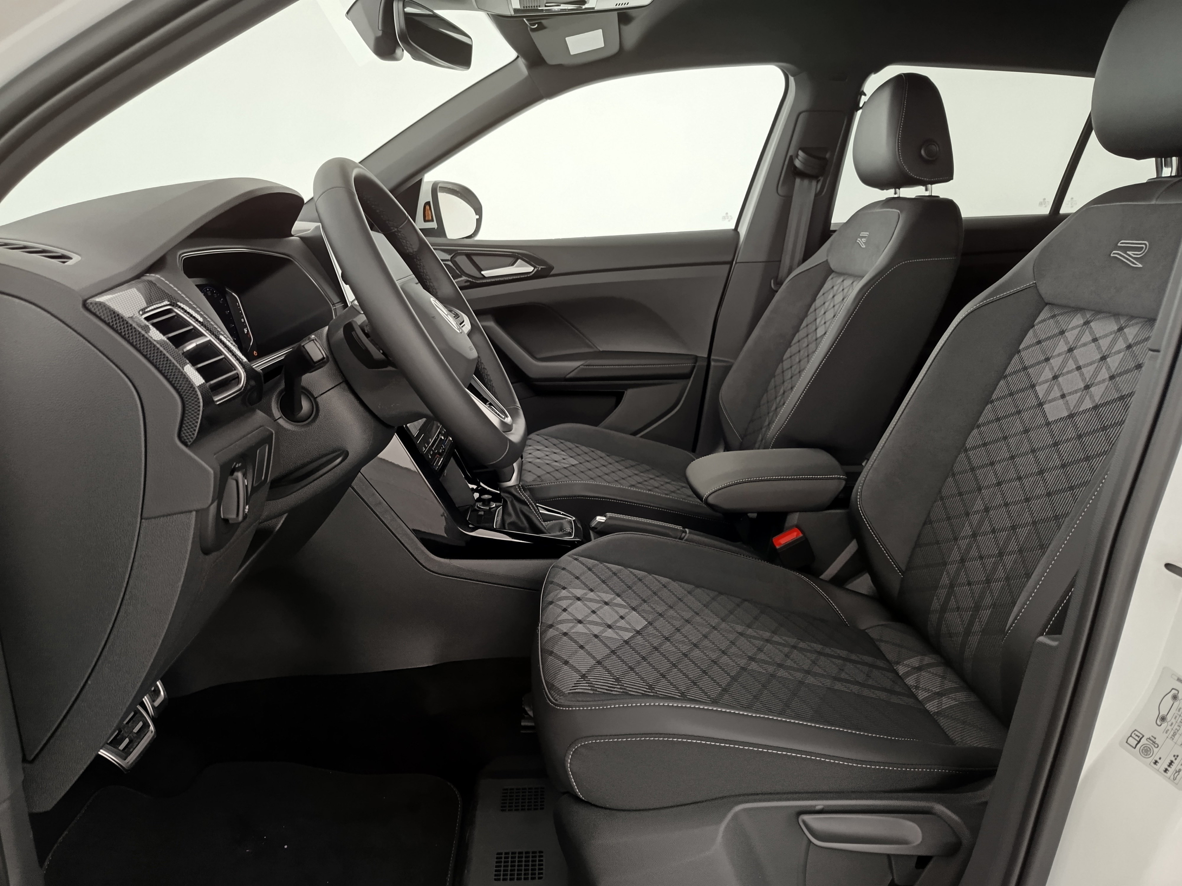VW T-Cross 1.0 TSI 85 kW R-Line | Bild 13 von 30