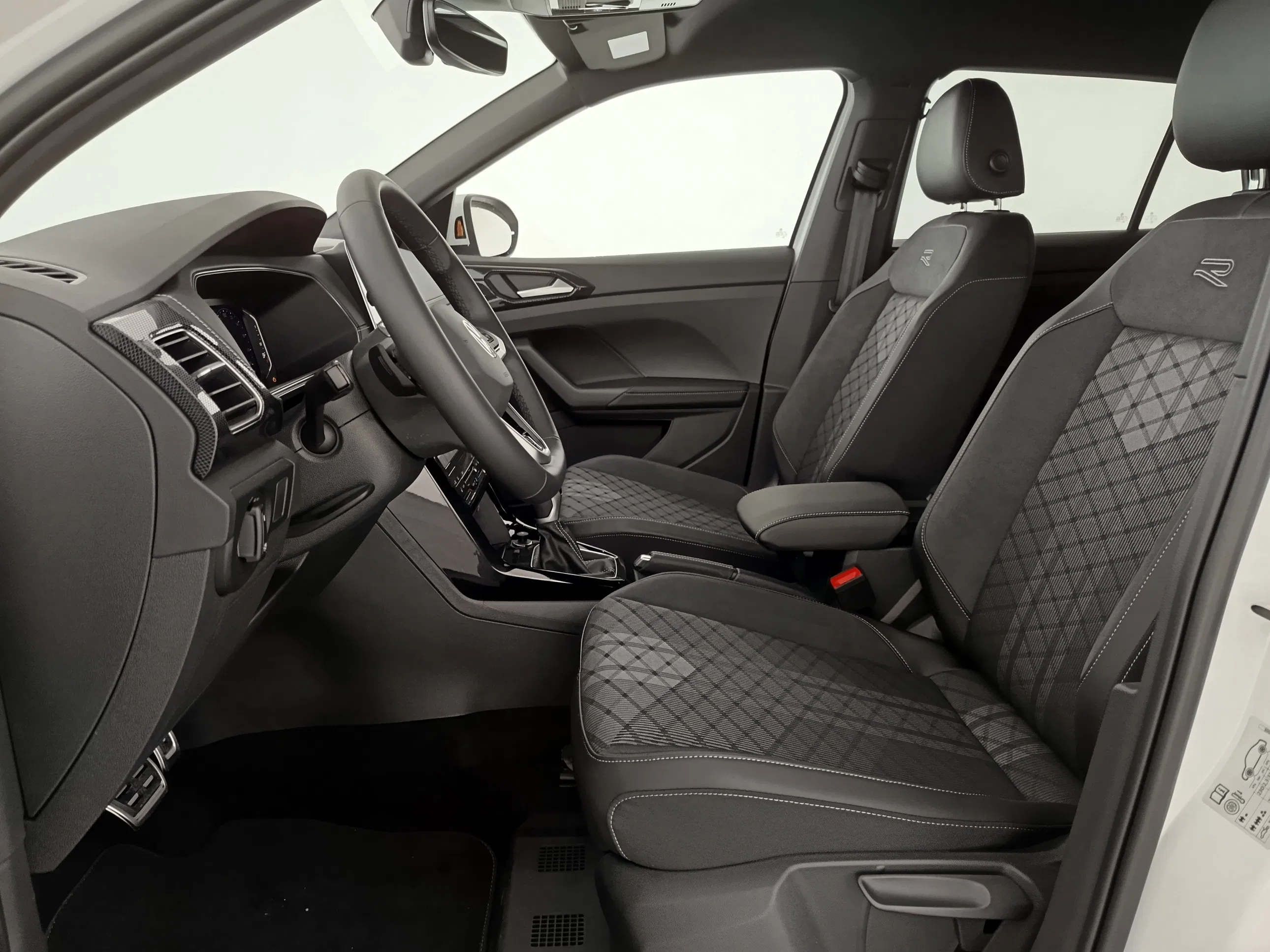 VW T-Cross 1.0 TSI 85 kW R-Line | Bild 13 von 30