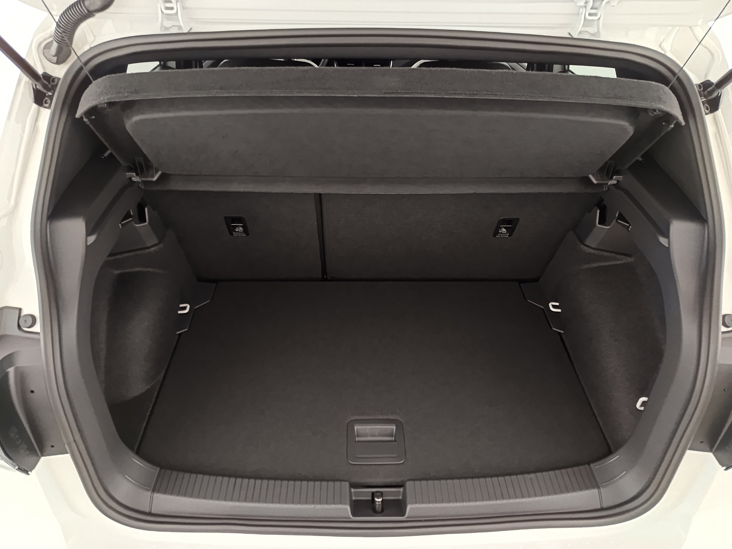 VW T-Cross 1.0 TSI 85 kW R-Line | Bild 29 von 30