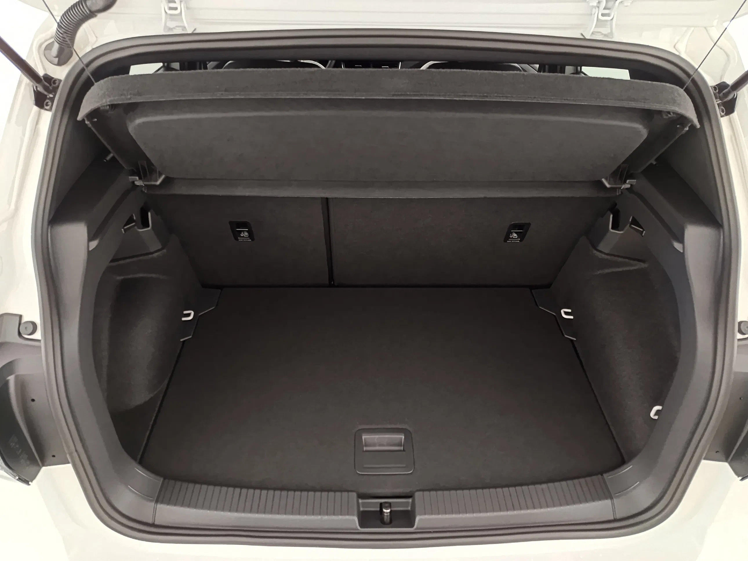 VW T-Cross 1.0 TSI 85 kW R-Line | Bild 29 von 30