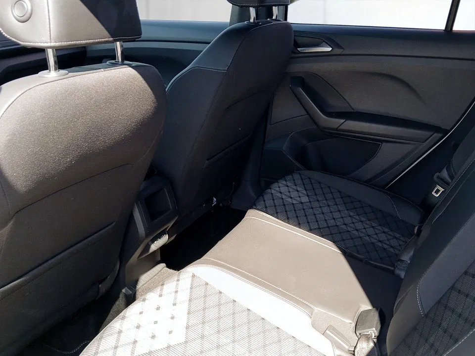 VW T-Cross 1.0 TSI 85 kW R-Line | Bild 12 von 29
