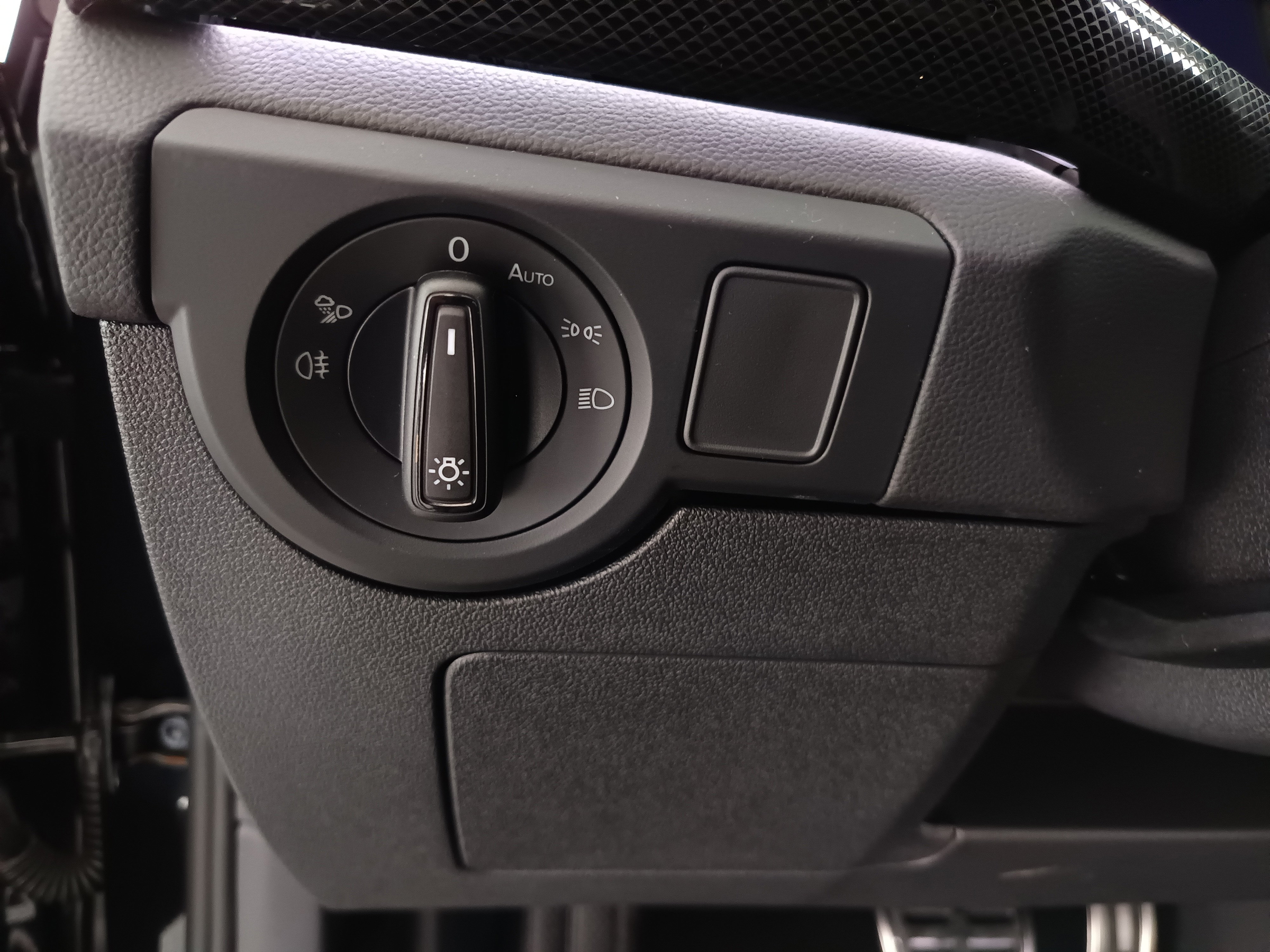 VW T-Cross 1.0 TSI 85 kW R-Line | Bild 13 von 28