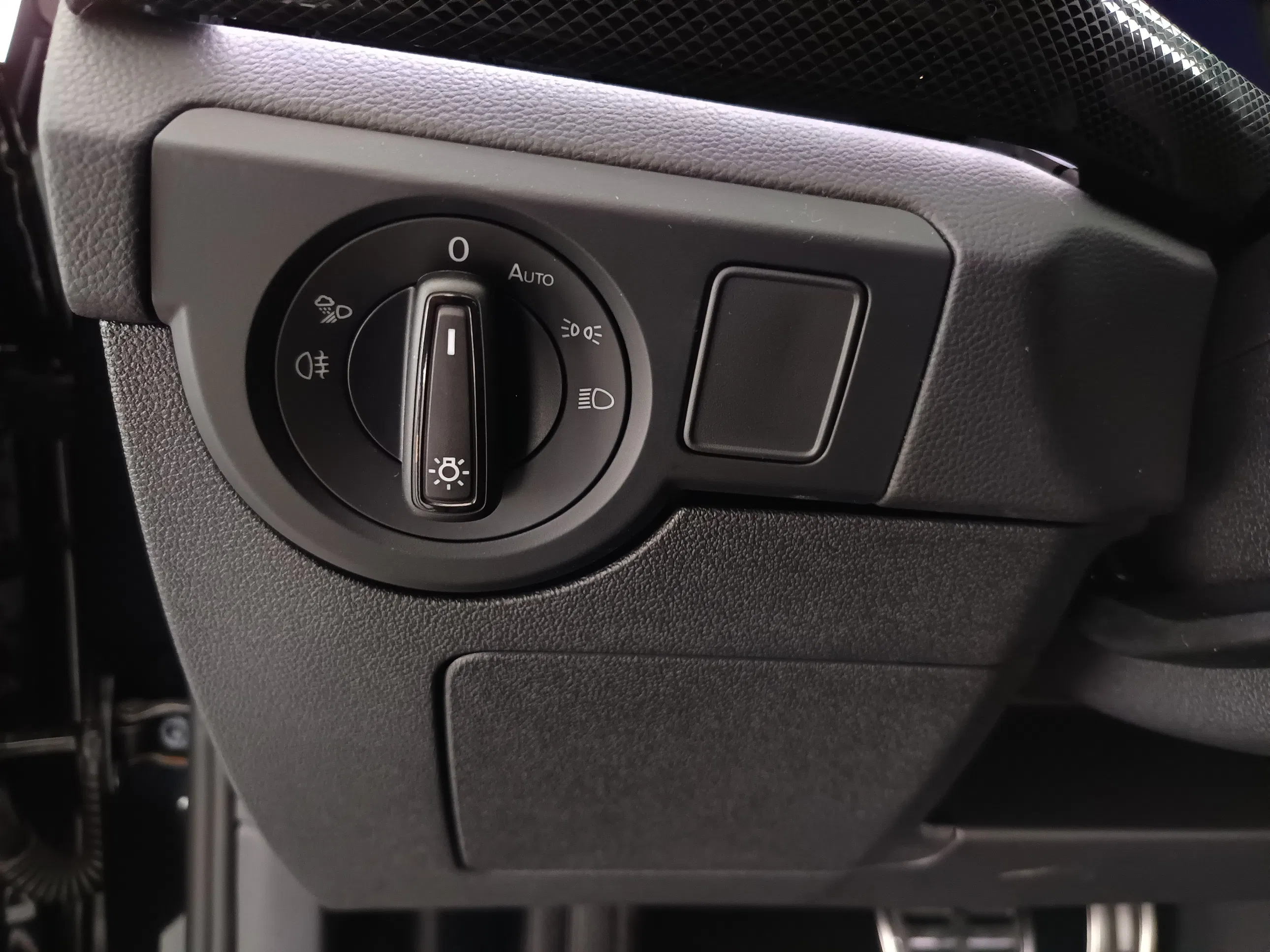VW T-Cross 1.0 TSI 85 kW R-Line | Bild 13 von 28