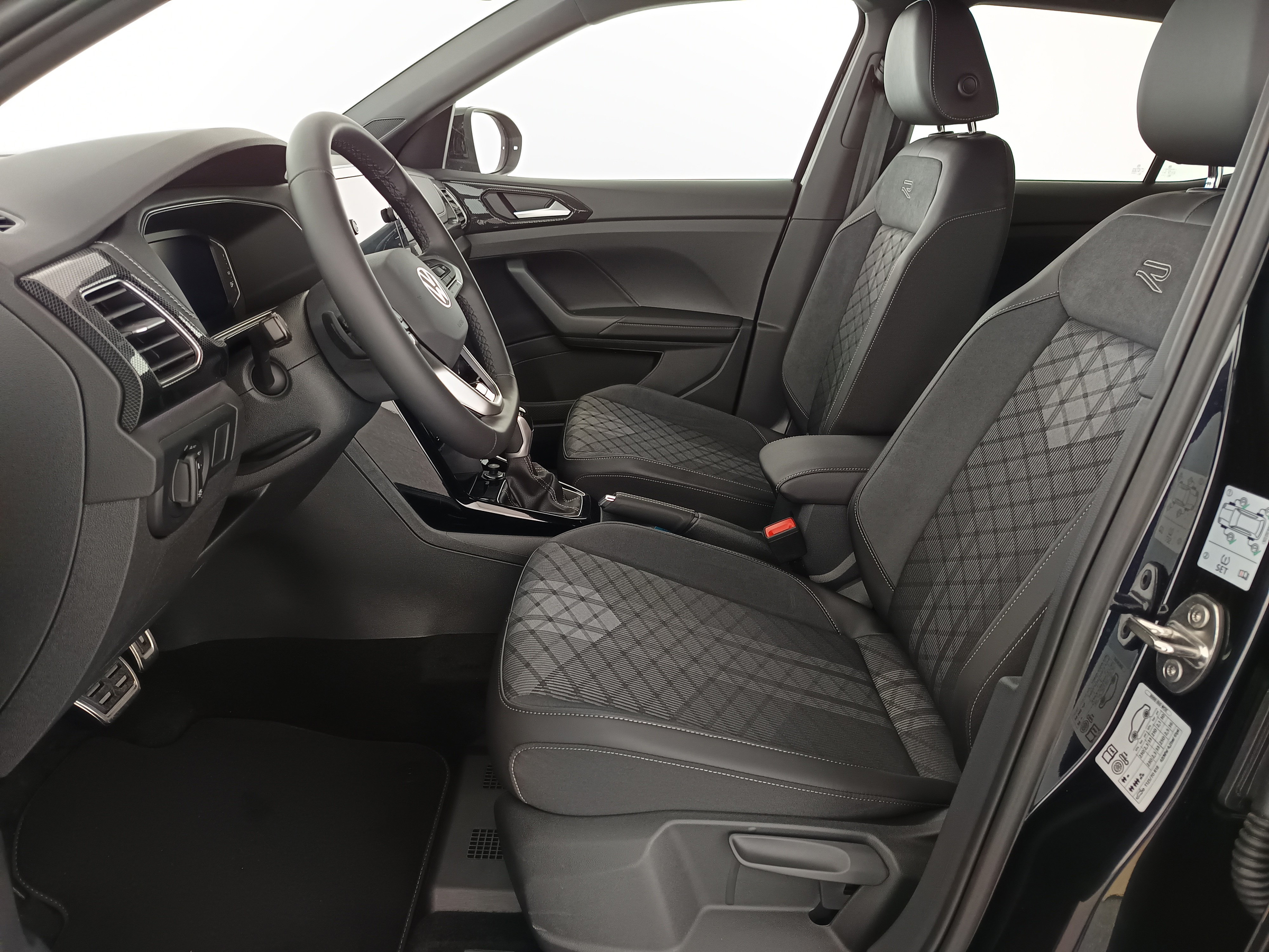 VW T-Cross 1.0 TSI 85 kW R-Line | Bild 14 von 28