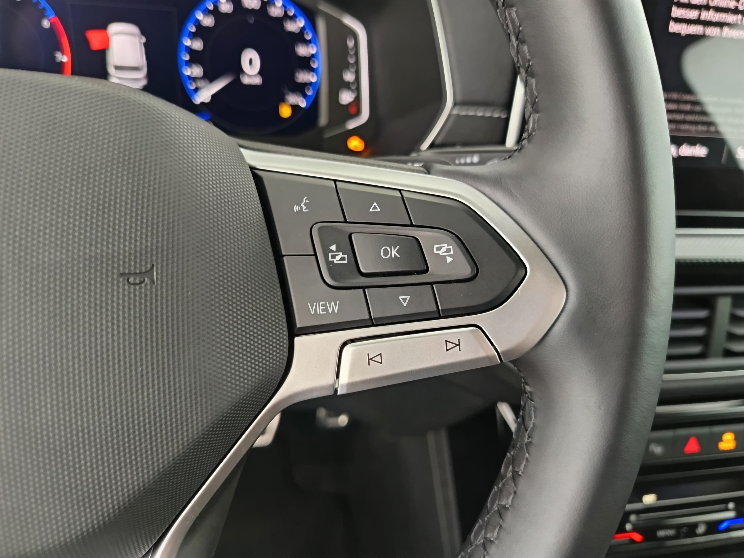 VW T-Cross 1.0 TSI 85 kW R-Line | Bild 18 von 28