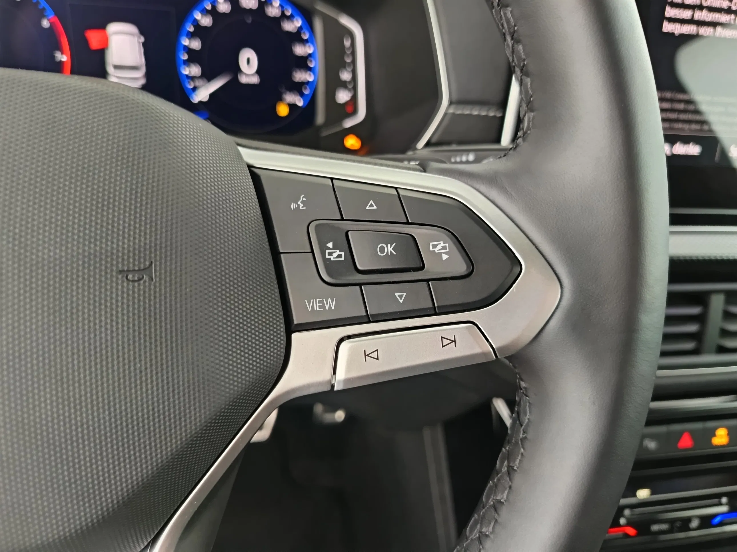 VW T-Cross 1.0 TSI 85 kW R-Line | Bild 18 von 28