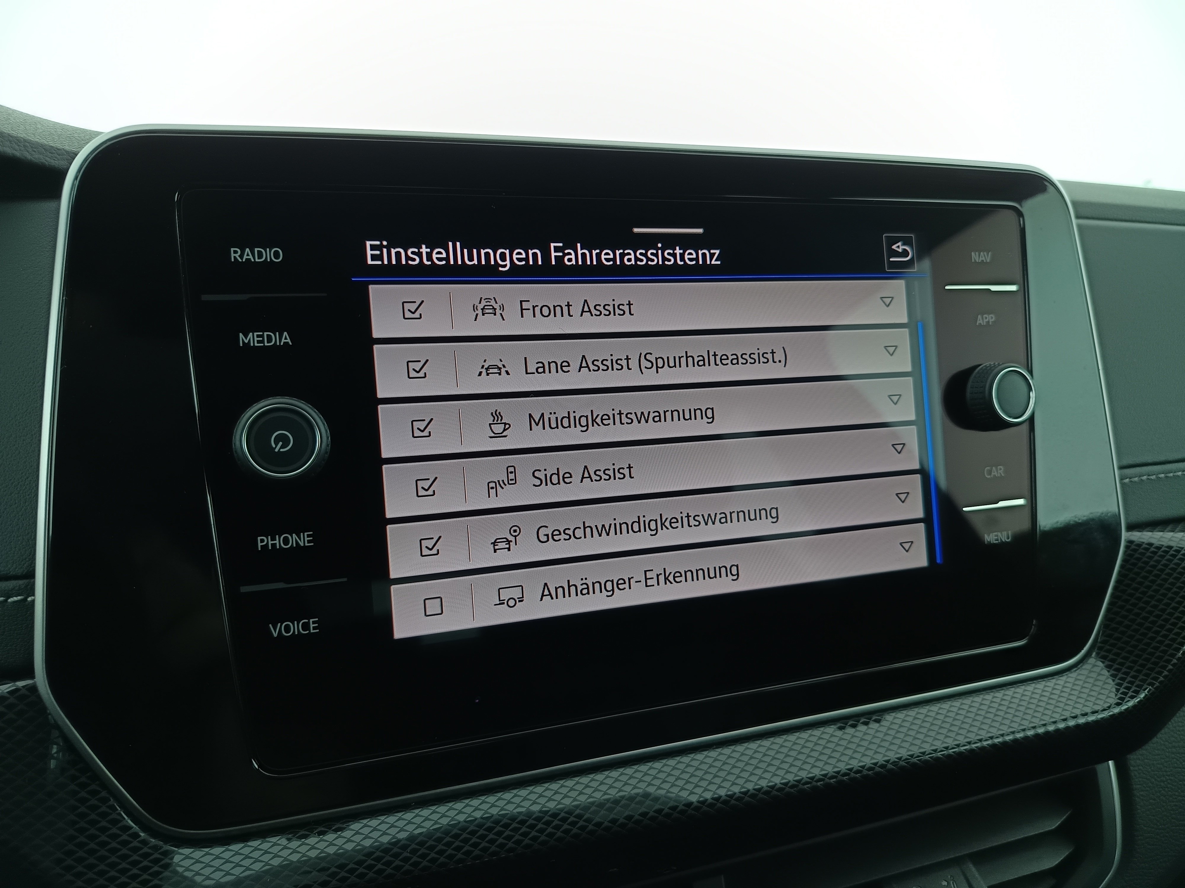 VW T-Cross 1.0 TSI 85 kW R-Line | Bild 24 von 28
