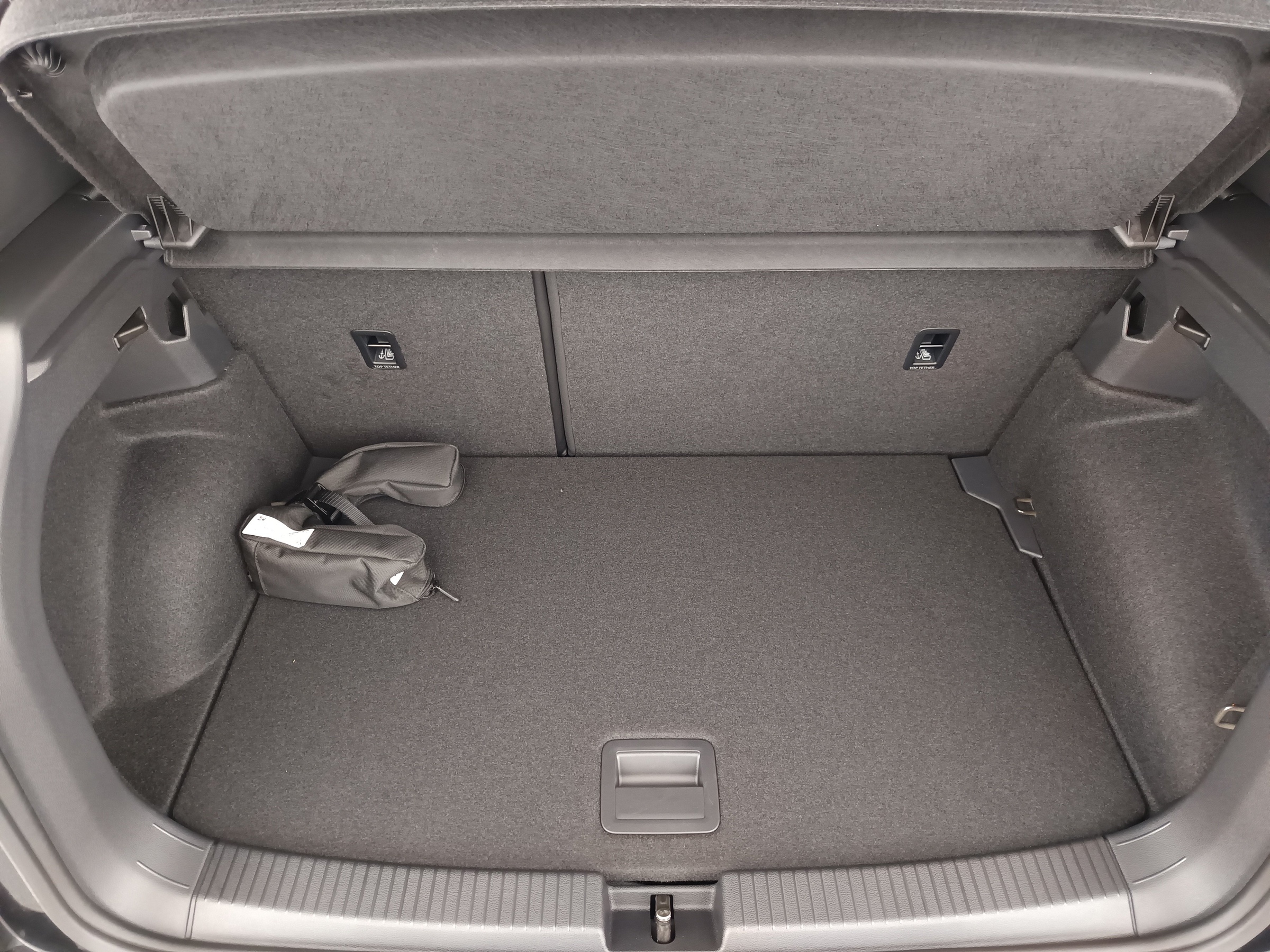 VW T-Cross 1.0 TSI 85 kW R-Line | Bild 28 von 28