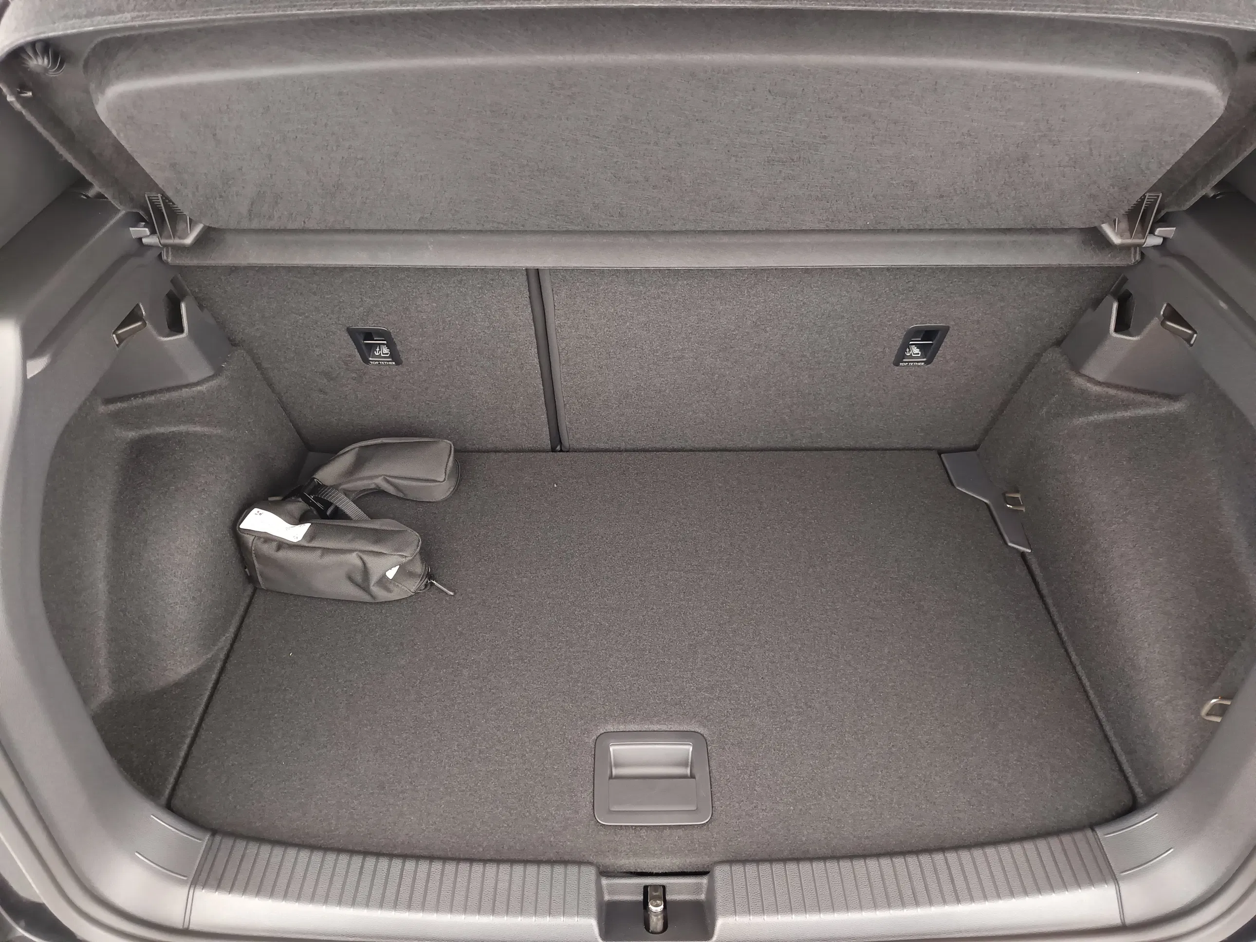 VW T-Cross 1.0 TSI 85 kW R-Line | Bild 28 von 28