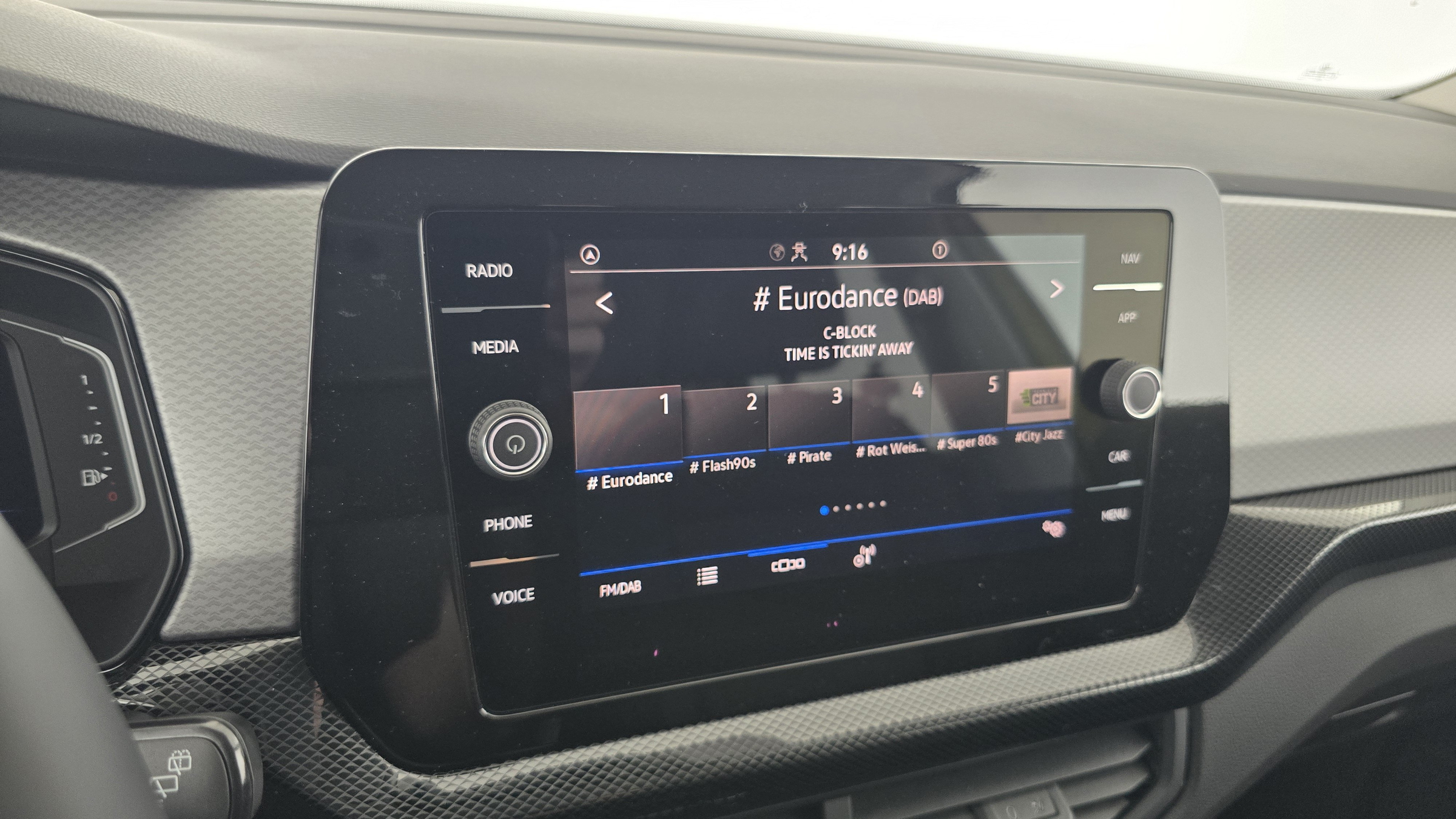 VW T-Cross 1.0 TSI 70 kW Life | Bild 14 von 23