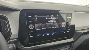 VW T-Cross 1.0 TSI 70 kW Life | Thumbnail 14 von 23