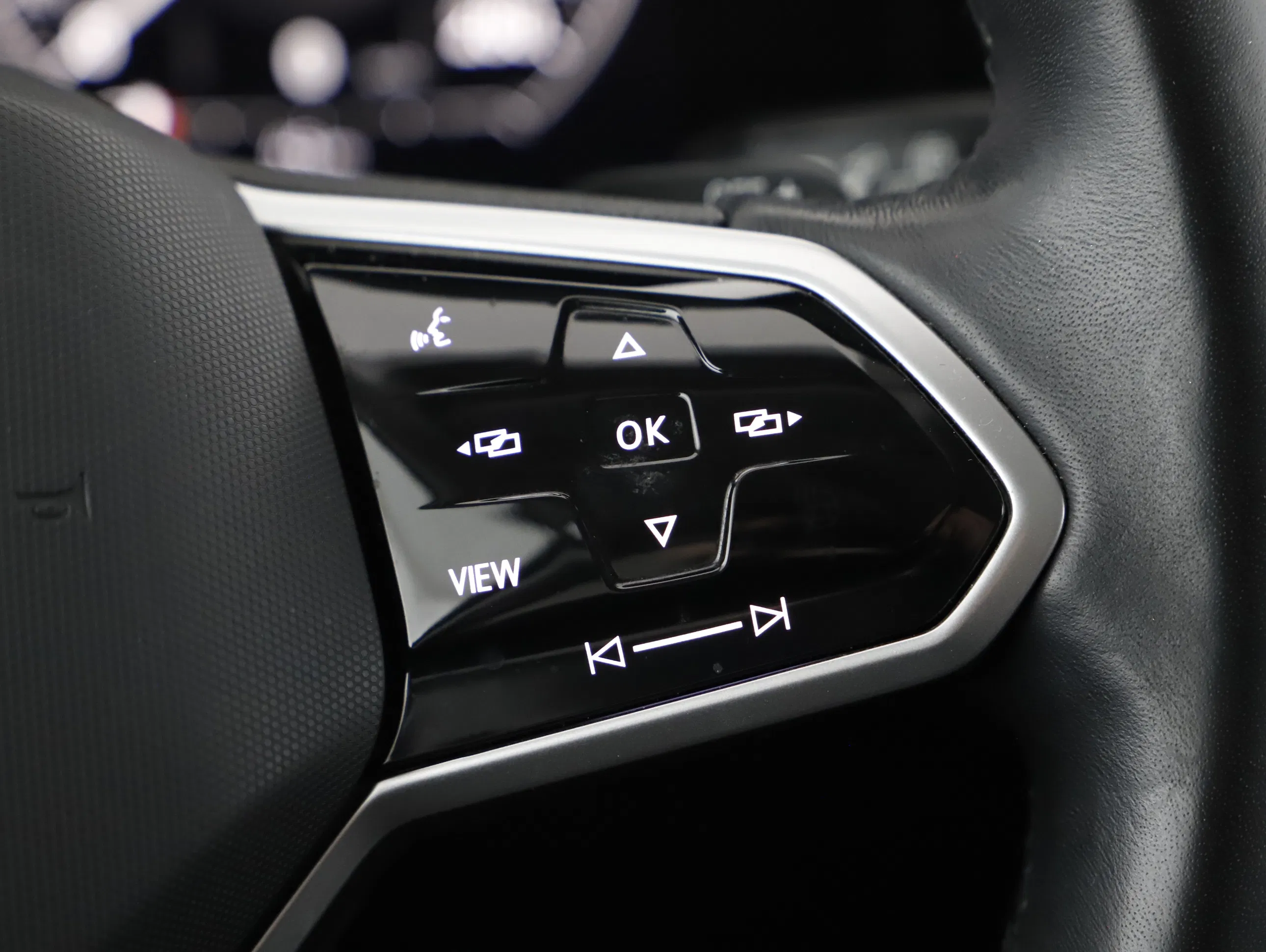 VW Touareg 3.0 V6 TSI 4Motion Elegance | Bild 13 von 25