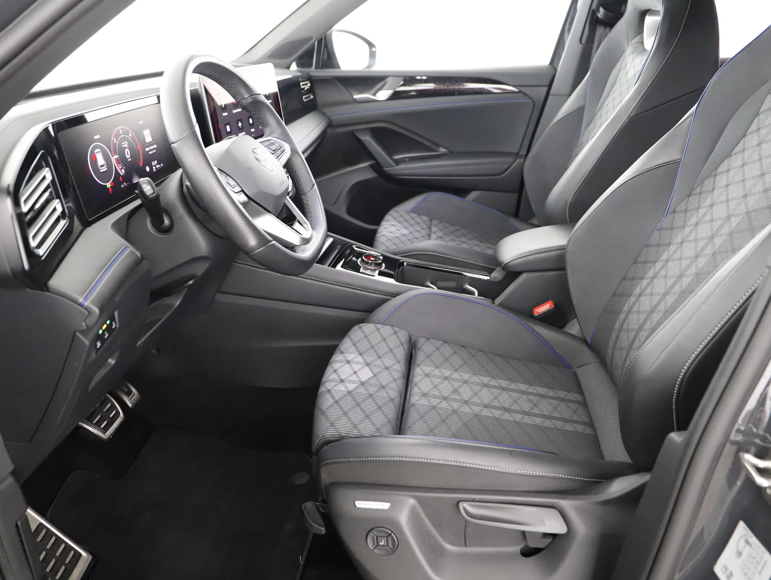 VW Tiguan 2.0 TDI W R-Line | Bild 1 von 22