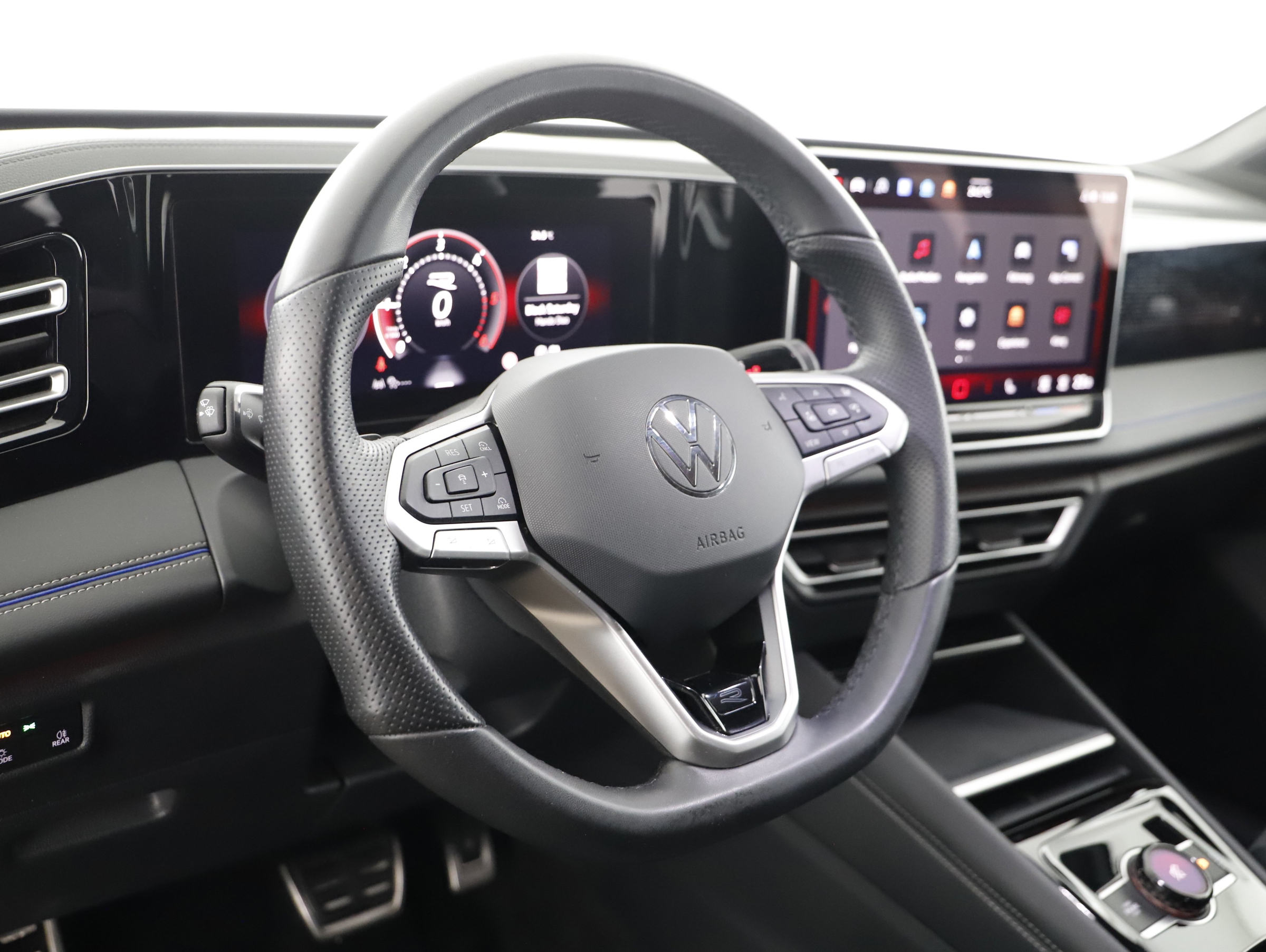 VW Tiguan 2.0 TDI W R-Line | Bild 4 von 22