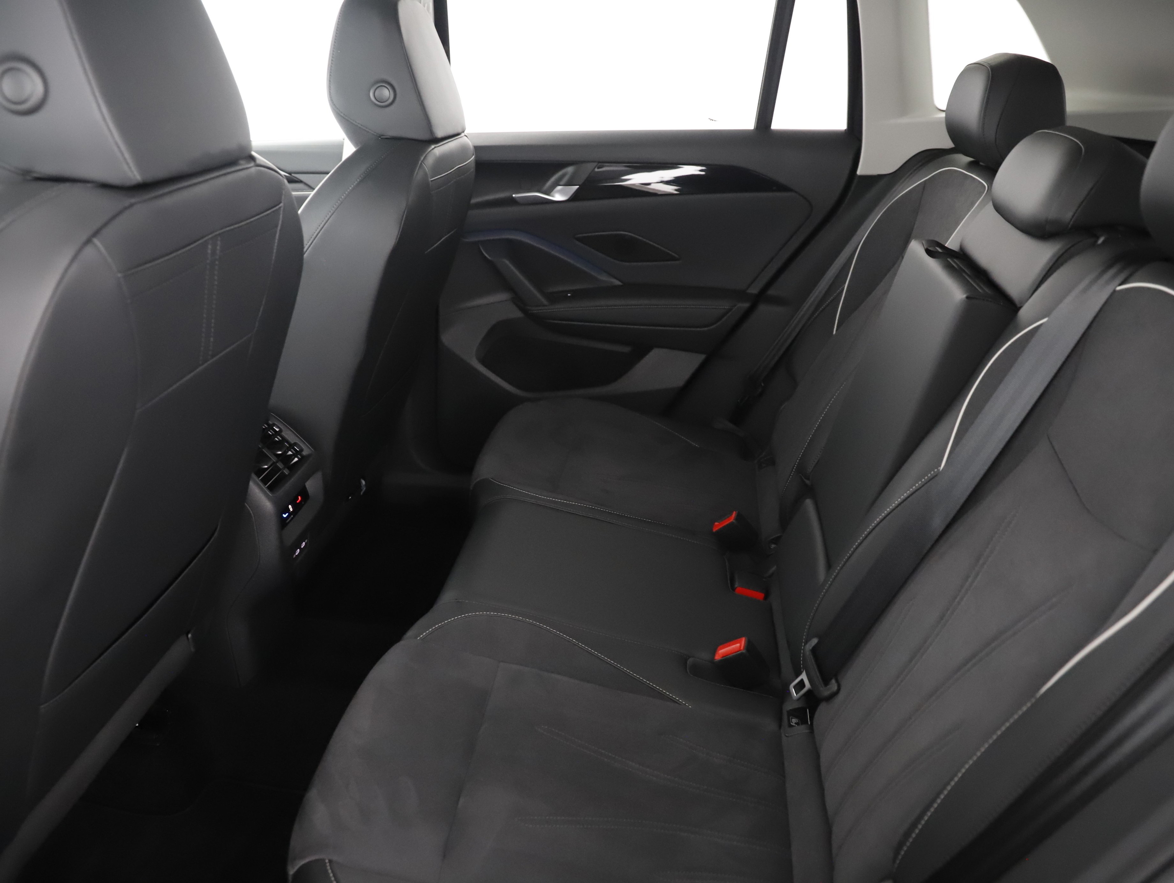 VW Tiguan 1.5 eTSI W Elegance | Bild 25 von 31