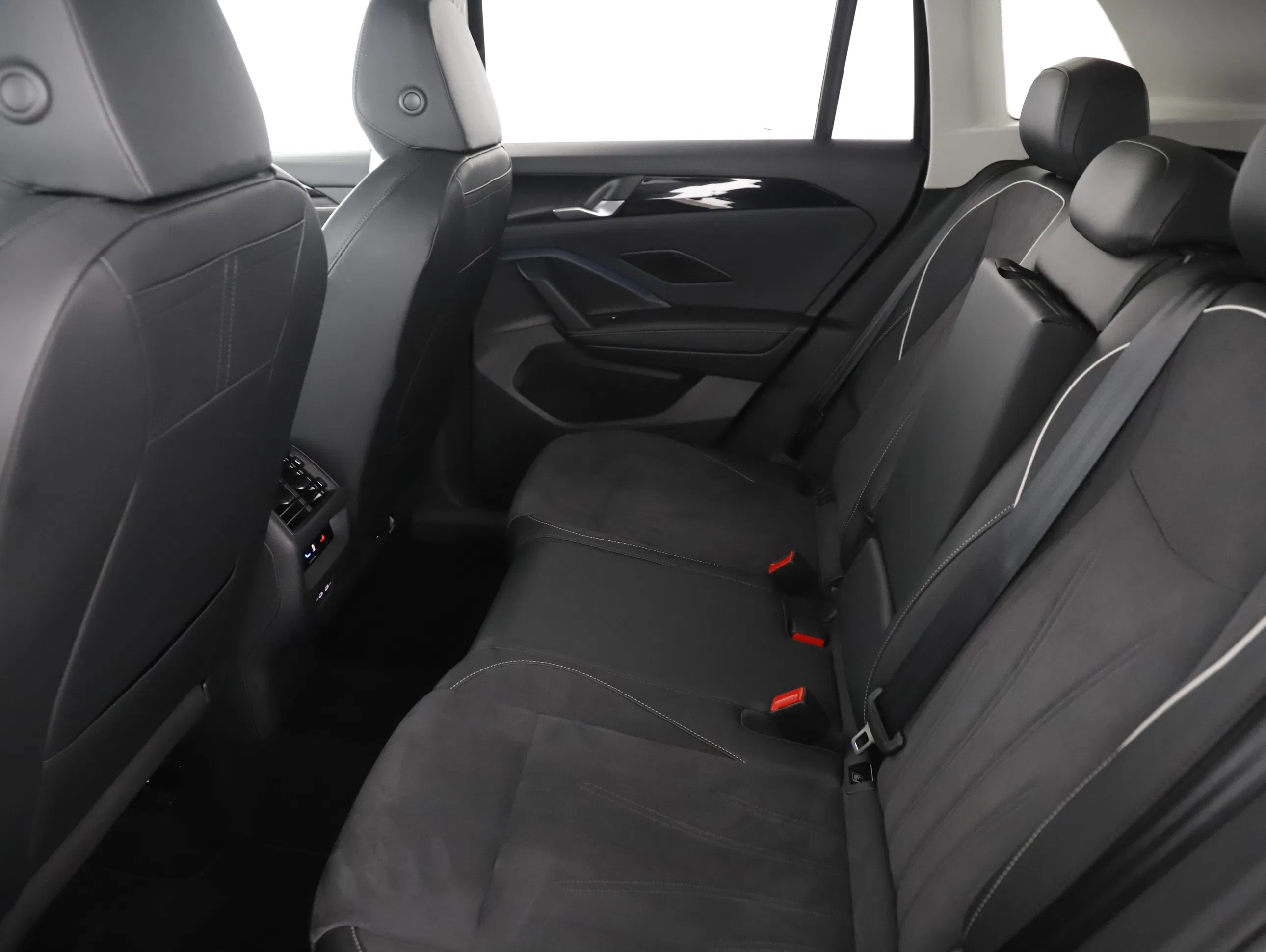 VW Tiguan 1.5 eTSI W Elegance | Bild 25 von 31